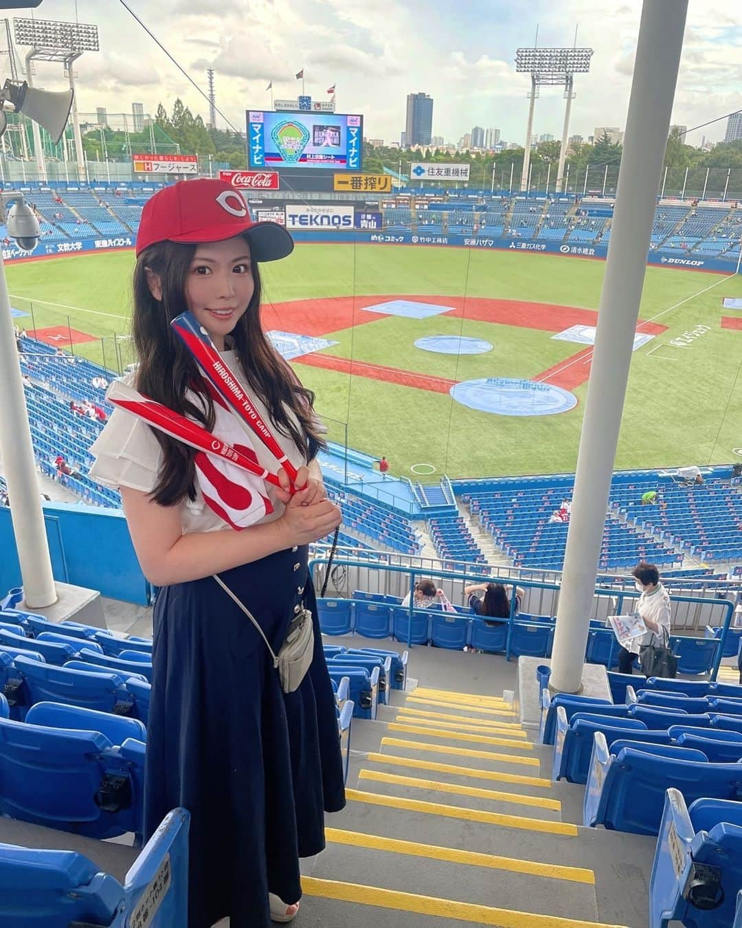 みかほのインスタグラム：「野球観戦初心者⚾️ みんながつけてる耳のやつは どこで手に入るんだろうー🥺⚾️  #カープ女子 #野球観戦  #野球女子  #広島カープ  #カープ観戦  #カープグッズ  #神宮球場  ￣￣￣￣￣￣￣￣￣￣￣￣￣  気軽に𝙵𝚘𝚕𝚕𝚘𝚠 してね🤍  @mikahogram    いいね・コメント・保存   本当に嬉しいです🤍🕊 いつもありがとうございます⸜🌷︎⸝‍  ￣￣￣￣￣￣￣￣￣￣￣￣￣」