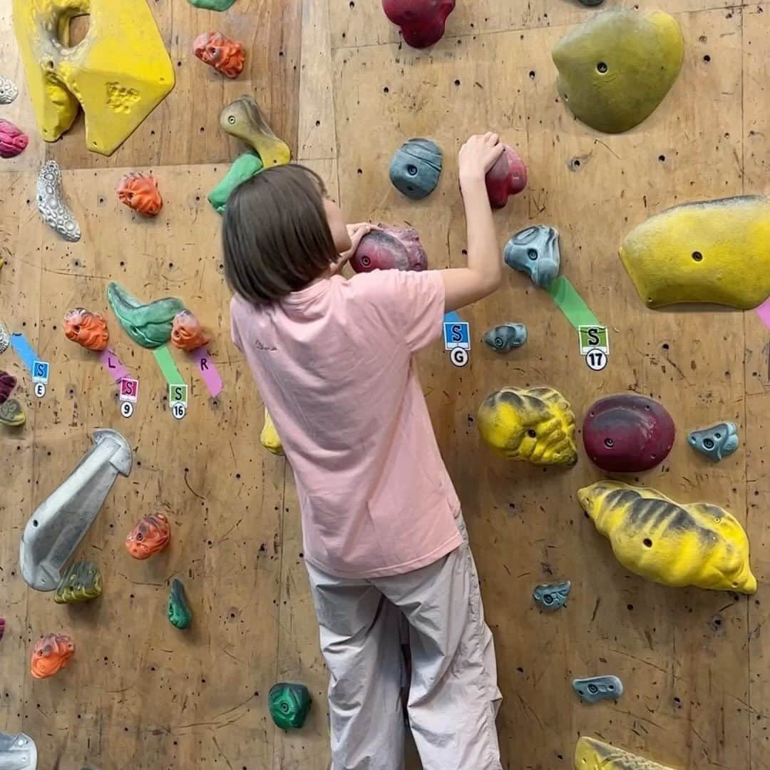 内田眞由美のインスタグラム：「️日々活発に過ごしております🧗🏻‍♀️⛳️🏋🏻‍♀️✨  #ボルダリング女子 #ゴルフ女子 #筋トレ女子」