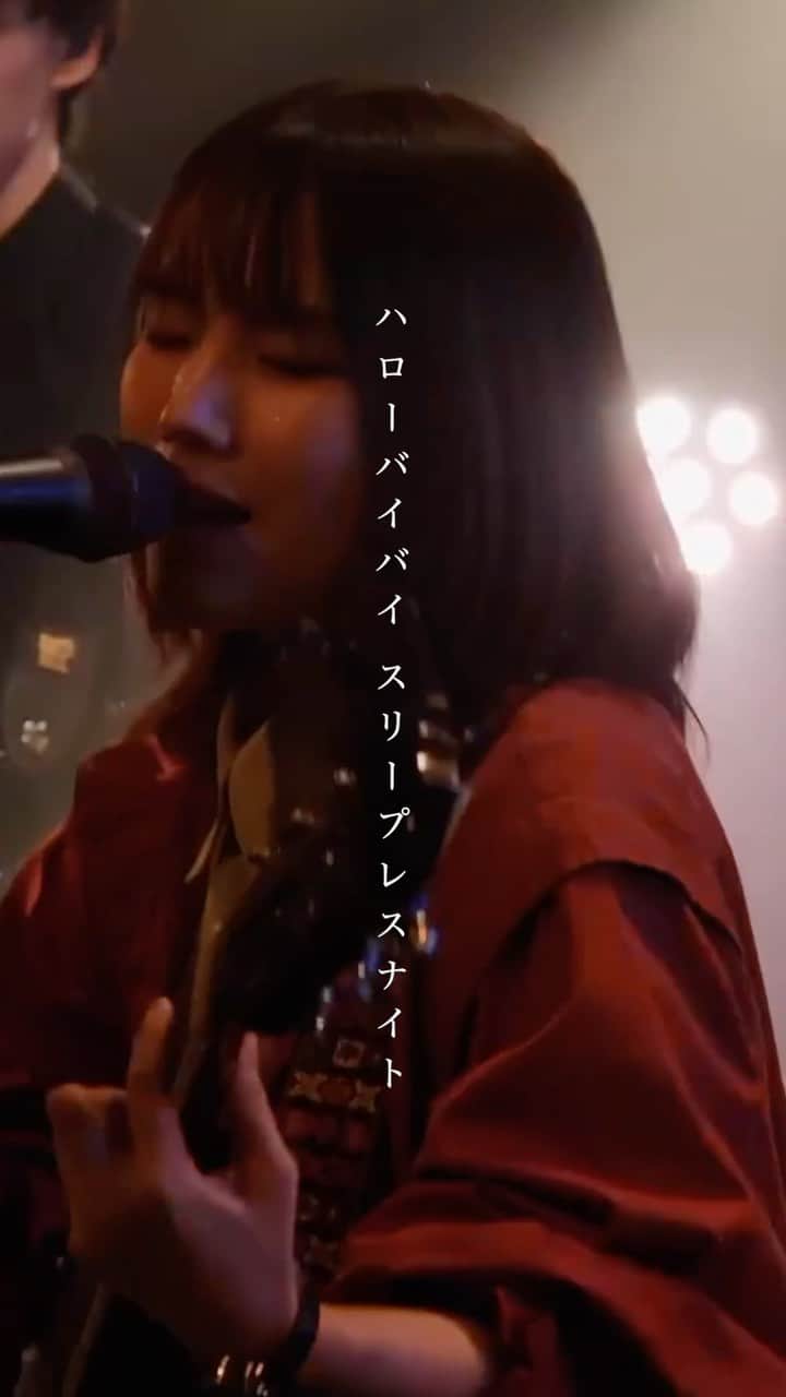 灯橙あかのインスタグラム：「眠れない夜と眠れる夜を 何度も何度も重ねて 僕らは少しずつ強くなっていく🌕 . . . 年始幕開けのバンドワンマンライブが決定しました!! 来年もっともっと多くの人に歌を届けるために 2024年初っ端から頑張ります🔥 友達、恋人、家族、大切な人を誘い合って ぜひぜひお越しください。 . #スリープレスナイト #バンド #シンガーソングライター #ssw #灯橙あか #邦ロック #東京 #弾き語り #オリジナル」