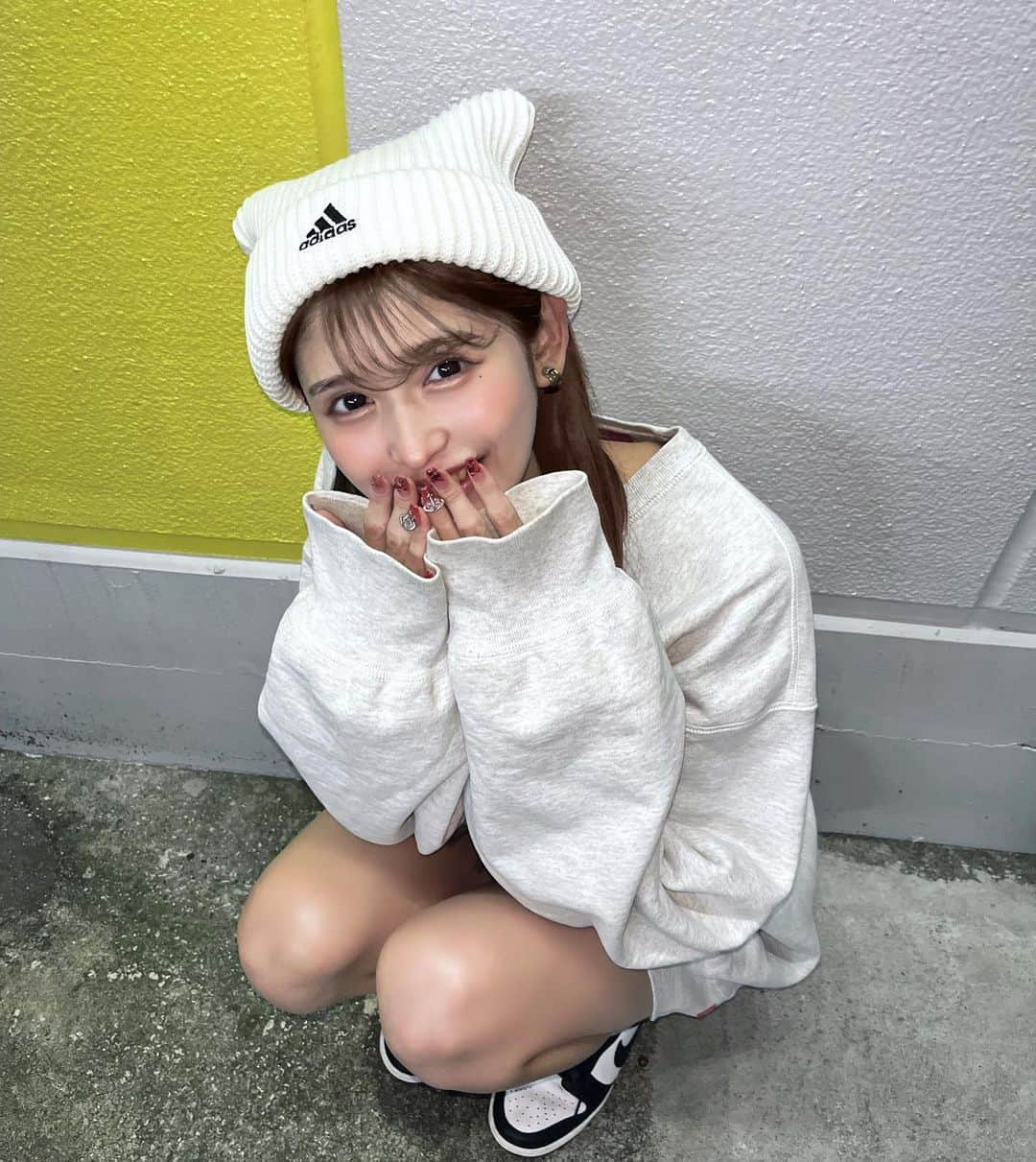 渋谷佳子のインスタグラム：「2023.11.07 ＊ 後で気づいたんやけど アディダスとナイキが 渋滞してもた、、、🥲 ＊ ＊」