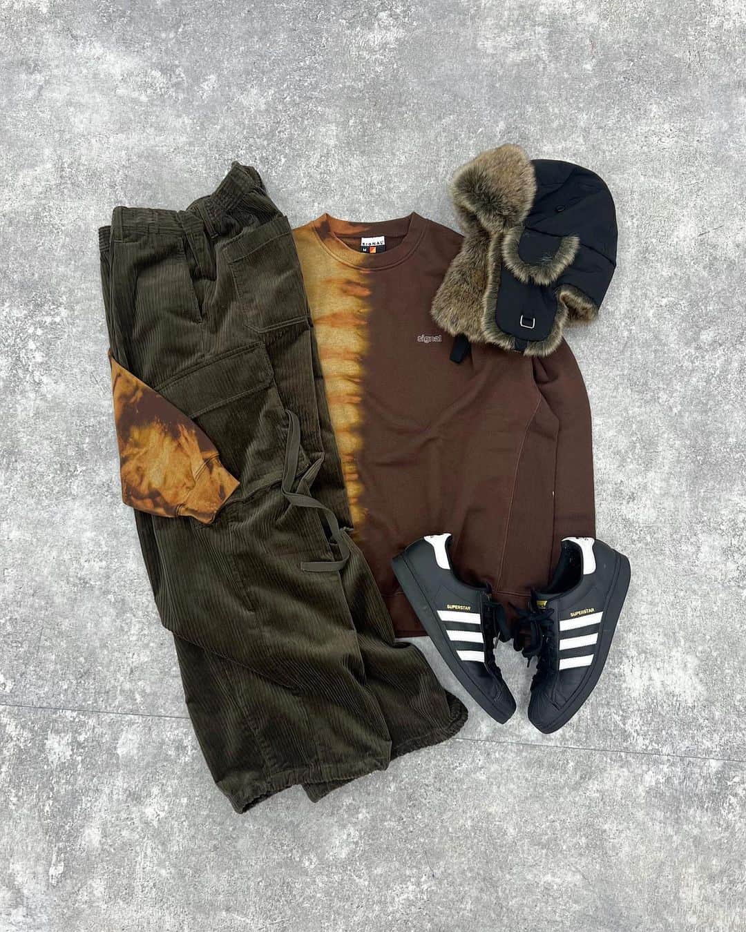 のインスタグラム：「【RECOMMEND ITEM】  ▪︎ 【SIGNAL SPORTS】ウラケタイダイCN(978447) 　¥6,930 (tax in)  ---------------------------------------------  WEBストアはプロフィールURLからチェック✨ ▶️ @rageblue_official   #RAGEBLUE#レイジブルー #rageblue_women  #fashion#カジュアル #カジュアルコーデ#きれいめコーデ #メンズライク#メンズライクコーデ #メンズライク女子#メンズライクファッション #ユニセックス#秋コーデ#秋服#秋服コーデ #スウェットコーデ#スウェット #パーカー#パーカーコーデ  #ワイドパンツ#ワイドパンツコーデ  #着回し#着回しコーデ」