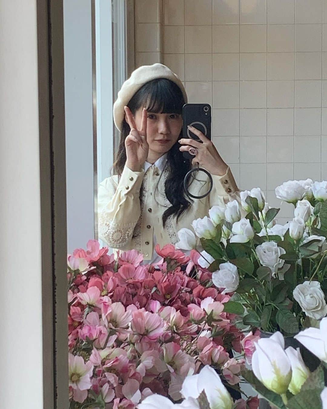 荒川ちかのインスタグラム：「✌️💐」