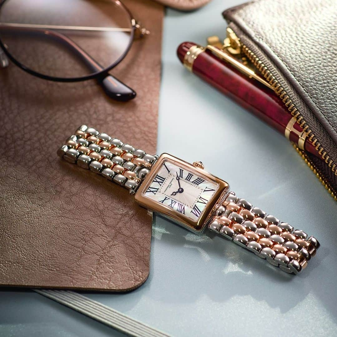 Frederique Constant Japanさんのインスタグラム写真 - (Frederique Constant JapanInstagram)「ビジネスシーンに、お仕事スタイルをアップデートしてくれる「クラシック アールデコ」を。   ブレスレットタイプの腕時計は知的なムードを演出してくれ、お仕事スタイルに相応しいパートナーになってくれます。 1920年代のアールデコデザインを取り入れた「クラシック アールデコ」なら、お仕事スタイルをアップデートしてくれるアイテムに。ローマン数字インデックスやブレゲ針、そしてオニオンリューズ、クラシカルなディテールが腕元を上品に彩ります。   《クラシック アールデコ カレ》FC-200MPW2AC2B ¥170,500(税込) クォーツ、3気圧防水、ステンレススチール . . . . . #FrederiqueConstant #swiss #swissmade #swisswatch #wristwatch #ladieswatch #フレデリックコンスタント #レディースウォッチ #レディースファッション #時計 #腕時計 #大人時計 #大人ファッション #大人可愛い  #ご褒美ジュエリー #自分へのご褒美」11月7日 21時02分 - frederiqueconstantjapan