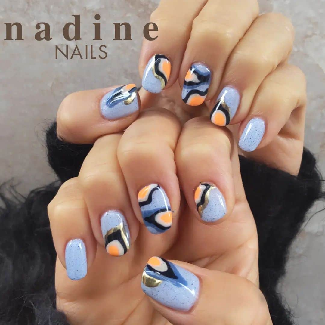 nadineNAILSのインスタグラム：「エキゾチックなデザイン♡ 持ち込み画像アレンジになります😙  #nailart #nailstagram #nails #art #instnailstyle # #japanstyle  #originalnails #gold#silver#美甲 #gelnails #gel甲 #ニュアンスネイル#girlsfashion #ミラーネイル  #clearnails #フレンチネイル#リングネイル #ワンホンネイル#pedicure #スキニーフレンチネイル #秋色ネイル#マグネットネイル#グラデーションネイル#韓国ネイル#韓国コスメ#ホログラムネイル#クリアネイル#アラブネイル  nailsheet @lavankomono」