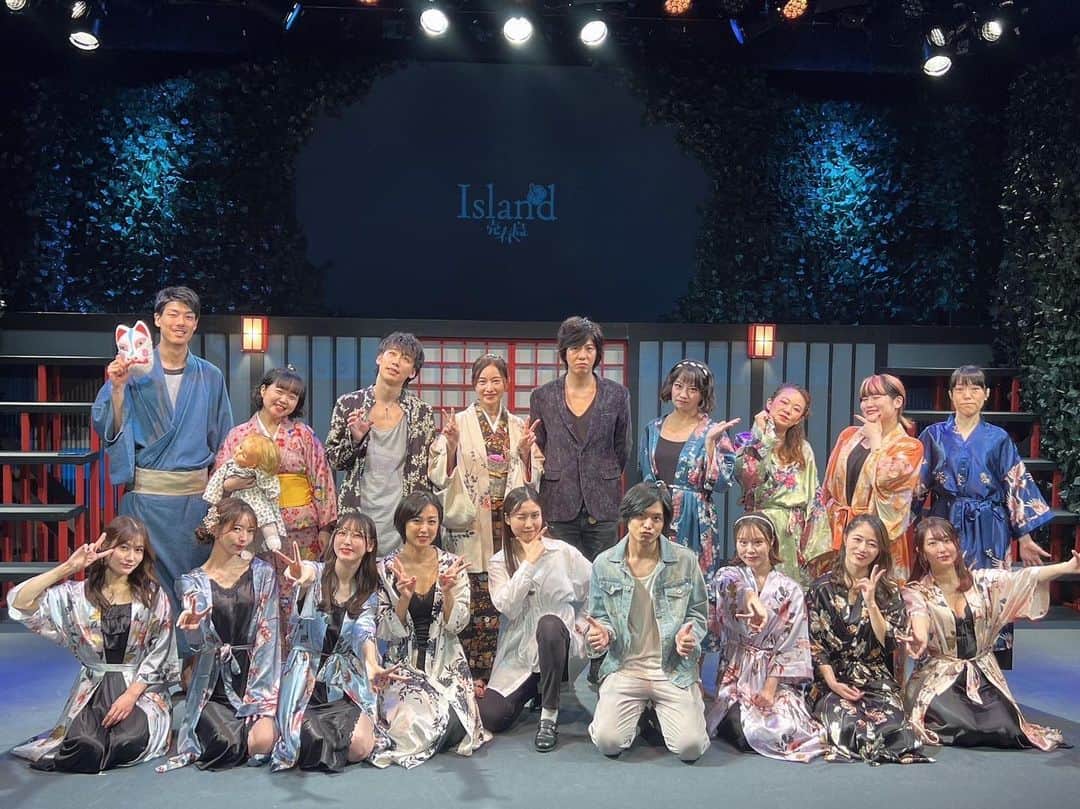 佐伯紅緒のインスタグラム：「#売春島2023  すべての公演が終演しました🌸  不思議な離島を舞台にした ホラーかコメディかファンタジーかよくわからないお話を書いてしまいましたが、  皆さん、楽しんで演じてくれました。 観客の皆さまもそうであれば幸いです。  貴重な経験をさせていただきました。 ありがとうございました！」
