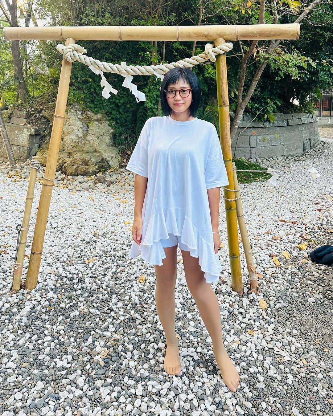 秋吉織栄（宮内かれん）のインスタグラム：「🦶🪨  裸足の道🦶 歩いてきました！！  3周あっという間でした☺️ 痛みに強いみたい🤣🤣🤣  #玉前神社 #shrine #神社巡り  #goodday  #vacation #mtfuji #富士山　 #trip #love #italy #ootd  #selfie #photooftheday #japan #beautifulflower  #trip #travel #trending #fashionstyle #fashion」