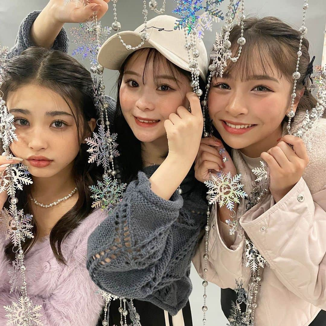 Popteenさんのインスタグラム写真 - (PopteenInstagram)「WEB版Popteen12月号『冬コーデお悩みをまるっと解決』企画のオフショ🩵  みんな12月号はもうチェックしてくれたかな〜？ この企画では、冬コーデのあるあるお悩みを全部解決してるよ❣️  まだ見てないコはPopteen Mediaをチェック☑️  #Popteen#POPモデル#ここちゃ#阿部ここは#らーなん#谷田ラナ#冬コーデ#冬トレンド#お悩み解決#グレーボトム#トレンドアイテム#ラインパンツ#柄ボトム#アウター#レアヤード#jk#jc#PopteenMedia#WEBマガジン#アザーカット」11月7日 21時08分 - popteen_official