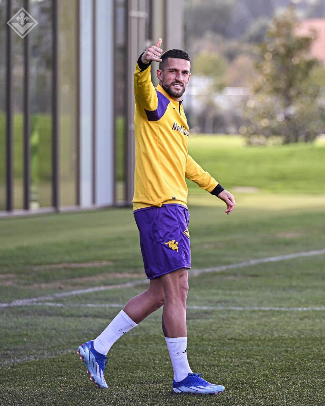 ACFフィオレンティーナのインスタグラム：「At work💜⚜️  #forzaviola #fiorentina #violapark」