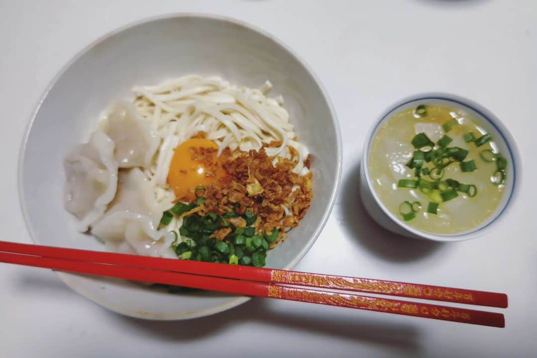伊藤修子さんのインスタグラム写真 - (伊藤修子Instagram)「水餃子は冷凍ですが。最近料理をする気力が減退していますが簡単なものから細々と回復したいです。」11月7日 21時09分 - itoshuko