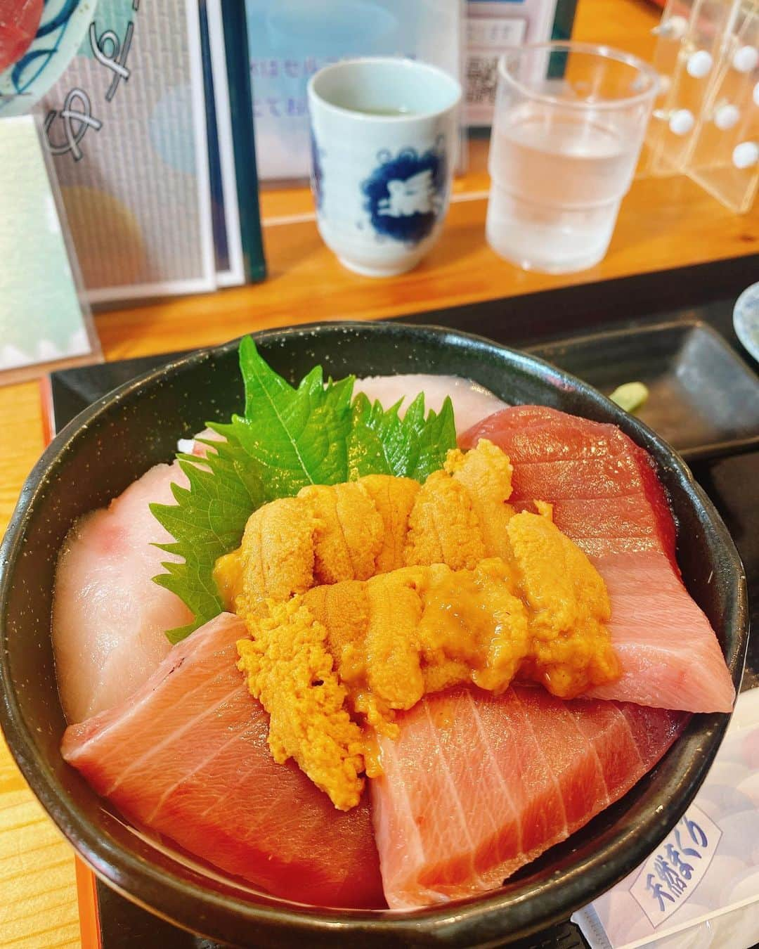 佐藤朱さんのインスタグラム写真 - (佐藤朱Instagram)「まぐろ屋 明神丸🐟 . 漁船からお店へ直送のまぐろは、 脂が甘くとろけるような美味しさです🥹 まぐろ丼、ハマりました🥹✨ #シーパルピア女川 #女川 #まぐろ丼 #海鮮丼 #宮城」11月7日 21時13分 - akari_miyagi