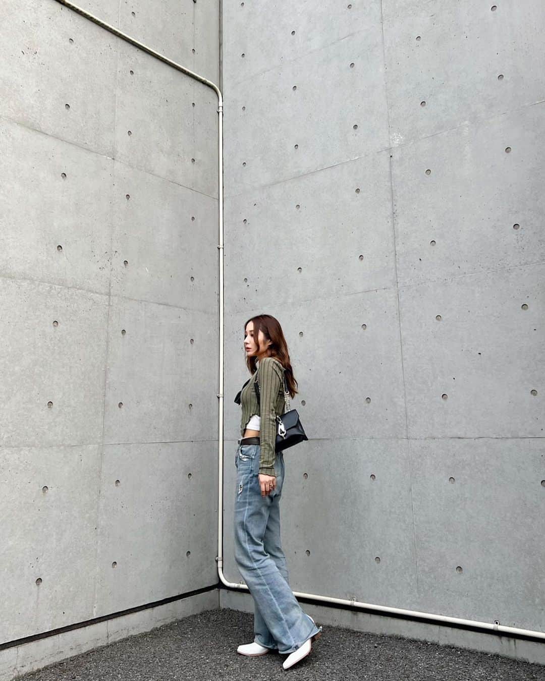 谷口美咲さんのインスタグラム写真 - (谷口美咲Instagram)「. 秋になるとアースカラーに 目が行きがち👀🍂 . 特にカーキは毎年 買ってる気がする🤣 因みにこのﾄｯﾌﾟｽは デザインに惹かれて即ｶｰﾄ いきでした🛒💨 . ﾄｯﾌﾟｽは安定の @shein_japan   ID : 11750279 size: Sｻｲｽﾞ .  ｸｰﾎﾟﾝｺｰﾄﾞ【BFPJP312】 お買い上げ金額1～5,999円までは15%OFF、6000円以上は20%OFFになるよ✌🏼🤍 12月末まで使えるので @sheinofficial  で検索してみてね🔍✨ . #SHEIN #SHEINforAll #SHEIN1111sale #SHEINGoodFinds #loveshein  #saveinstyle #PR」11月7日 21時22分 - t.misaki_0301