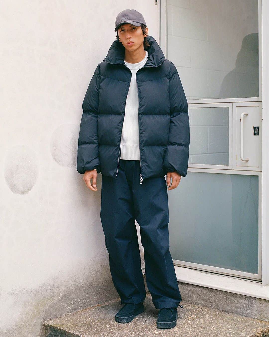 スタジオ ニコルソンのインスタグラム：「Bestselling Outerwear | Our men’s Oject jacket has a short boxy shape that builds with a tall collar, in a recycled poly shell. It is filled with a Thermore Ecodown insulation for maximum heat retention | #studionicholson」