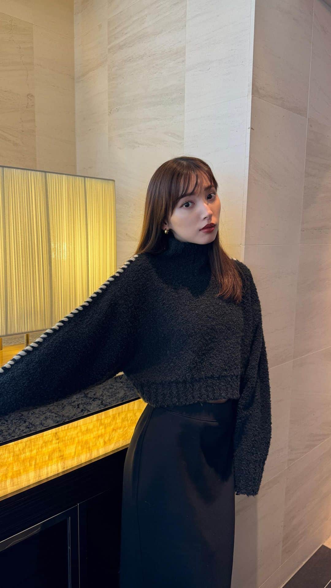 谷川菜奈のインスタグラム：「私服さん🤍 11/9〜ニットフェアで10%offはじまるよ〜✨ @leannofficial」