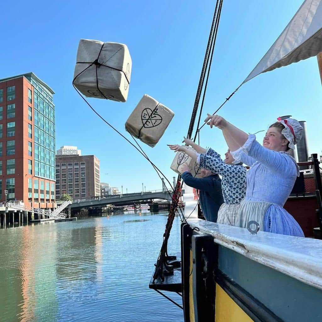 The East India Companyさんのインスタグラム写真 - (The East India CompanyInstagram)「Experience the Boston Tea Party's historical significance in style! Check out the stunning visuals of @interconbos in all its glory. Stay tuned for more sneak peeks!   #BostonTeaParty250 #TeaPartyAnniversary #BostonTeaPartyGiveaway #JetBlueChristmasTrip #TheEastIndiaCompany #BTP250Giveaway #Interconbos」11月7日 21時30分 - theeastindiacompany