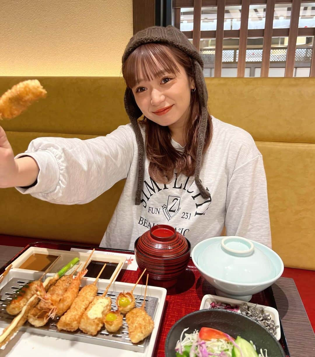 さやべびのインスタグラム：「・ ・ ・ 大阪で美味しい串カツ屋さん発見👀  美味すぎてまだまだ食べたかった〜〜 ・   #大阪グルメ  #大阪観光   #串カツ  #梅田グルメ   #彼氏目線  #グルメ」