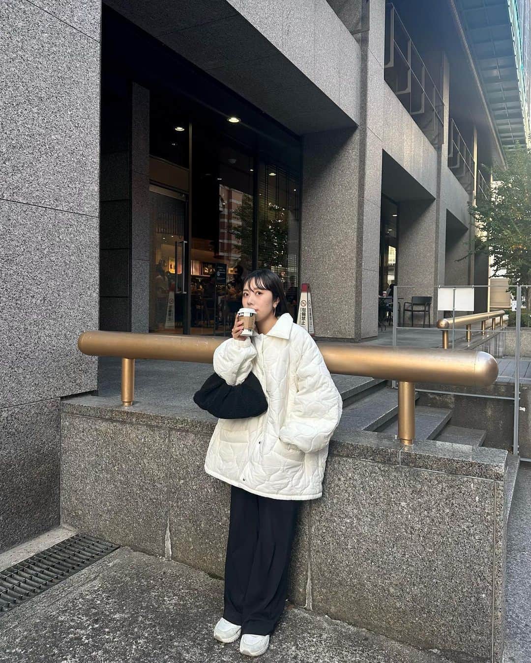 kannnaのインスタグラム：「ホイップみたいなキルティング🥣🥣 スタバももうクリスマスカップやなあ🎅🏻☕️」
