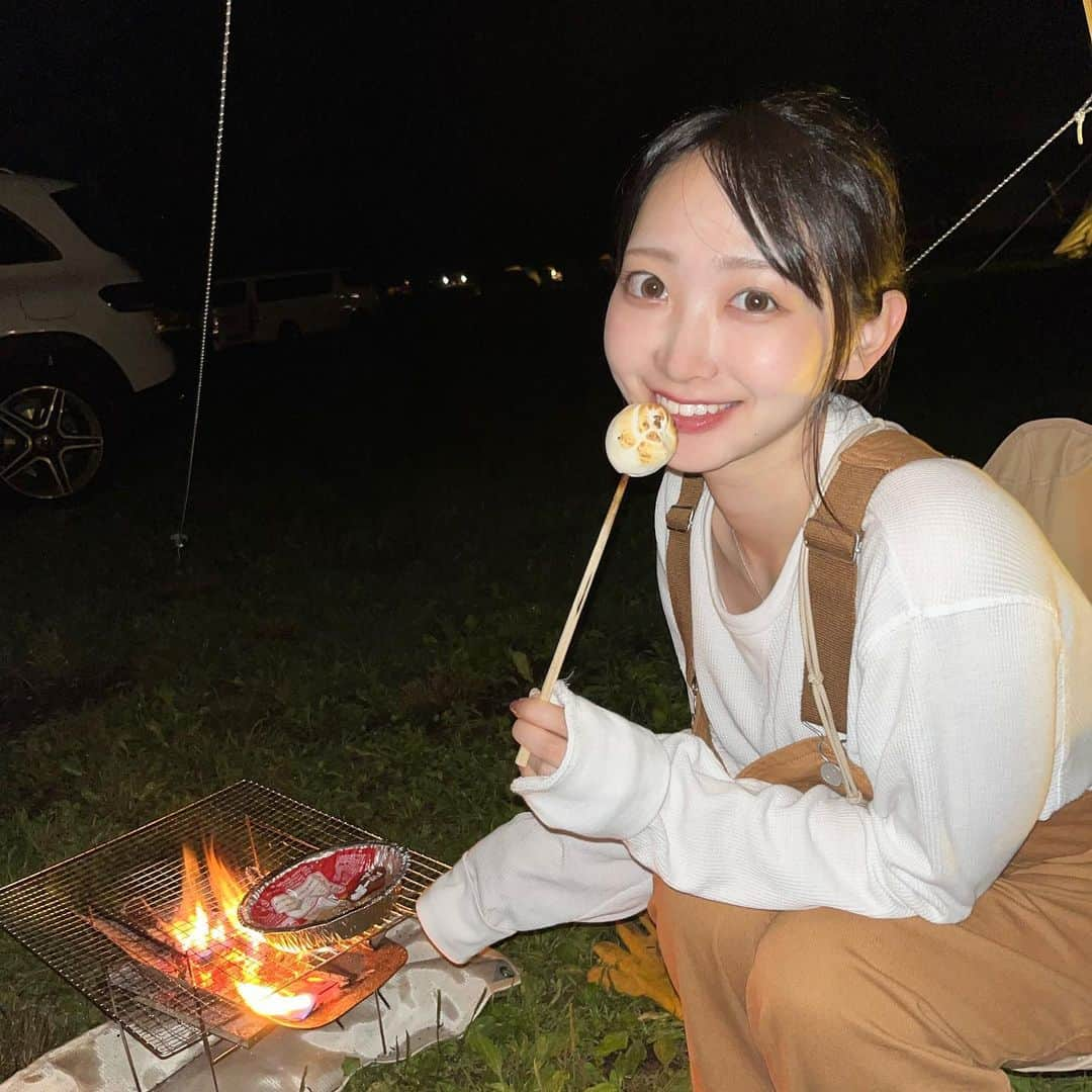 KANAKAさんのインスタグラム写真 - (KANAKAInstagram)「夏休み前半のメイン！ふもとっぱらキャンプ場⛺️  形から入ろう〜ってかわいいテントやギアたくさん揃えてもらった🫶🏼 準備のお買い物も楽しかった🐰  ふもとっぱらキャンプ場の星の形の木の飾り⭐️ テントに吊るして満天の星が見えますように晴れますように！っておまじないらしい🪄素敵😌  キャンプ初心者すぎて任せっきりにしてしまったのに 全部完璧にこなしてくれてしっかり満喫しましたありがとう🥰  #fumotouhou #キャンプ #キャンプ飯 #キャンプ場 #キャンプギア #キャンプ道具 #camp #ふもとっぱら #ふもとっぱらキャンプ場 #富士山キャンプ #dod #ディーオーディー #テント #かまぼこテント #淡色 #サロペット #キャンプコーデ #ビール #ポップコーン #miffy #ミッフィー #ミッフィーグッズ #コロッケ #カレー #ランタン #マシュマロ #夏休み」11月7日 21時43分 - canika_1111