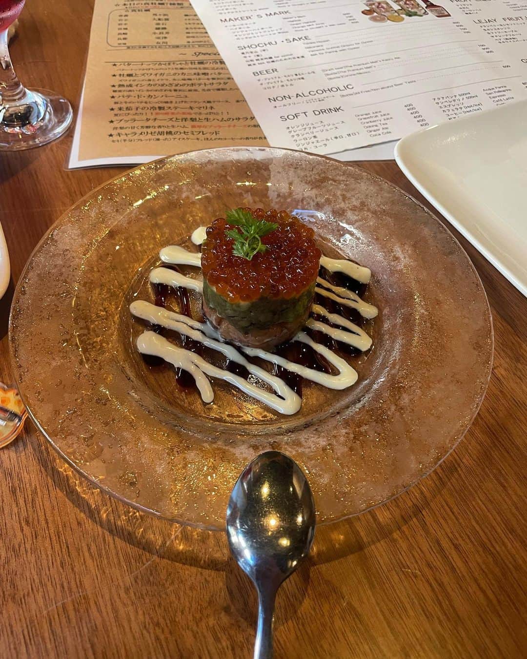 西井万理那さんのインスタグラム写真 - (西井万理那Instagram)「最近の、おいしかったごはんメモ🍚  （1枚目）#渋谷 #東京おでんラブストーリー  大根ひたひたで、うまー！！知らない人と相席不可避店、  （2枚目）#新宿 #大庵 お洒落ムード流れる圧倒的おいしさの手打ちお蕎麦やさん、  （3枚目）#高田馬場 #homeys  ここのアボカドチーズバーガーにドはまりしてもうた！  （4枚目）#新宿 #ブレッツカフェクレープリー 甘じょっぱいガレットのランチコース良！大行列！  （5枚目）#渋谷 #スパイラル  でてくるお料理、全全全部おいしい、牡蠣やさん、  （6枚目）#新大久保 #75chacha  安い！早い！美味しい！の気軽に入れる韓国料理やさん、  （7枚目）#京橋 #新進気鋭 大盛りお肉すぎてチャラいまである絶品やきにくやさん、  どばばば！と！ごはんの写真撮るのすき！！！！ あと進撃の巨人最終回よかった！！！！！！（突然）」11月7日 21時44分 - namahamu0822