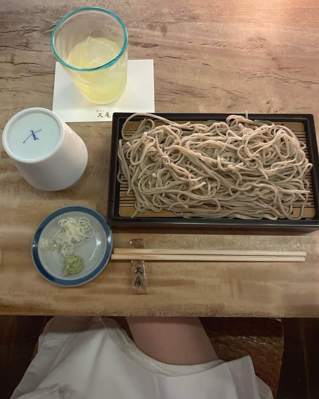 西井万理那さんのインスタグラム写真 - (西井万理那Instagram)「最近の、おいしかったごはんメモ🍚  （1枚目）#渋谷 #東京おでんラブストーリー  大根ひたひたで、うまー！！知らない人と相席不可避店、  （2枚目）#新宿 #大庵 お洒落ムード流れる圧倒的おいしさの手打ちお蕎麦やさん、  （3枚目）#高田馬場 #homeys  ここのアボカドチーズバーガーにドはまりしてもうた！  （4枚目）#新宿 #ブレッツカフェクレープリー 甘じょっぱいガレットのランチコース良！大行列！  （5枚目）#渋谷 #スパイラル  でてくるお料理、全全全部おいしい、牡蠣やさん、  （6枚目）#新大久保 #75chacha  安い！早い！美味しい！の気軽に入れる韓国料理やさん、  （7枚目）#京橋 #新進気鋭 大盛りお肉すぎてチャラいまである絶品やきにくやさん、  どばばば！と！ごはんの写真撮るのすき！！！！ あと進撃の巨人最終回よかった！！！！！！（突然）」11月7日 21時44分 - namahamu0822