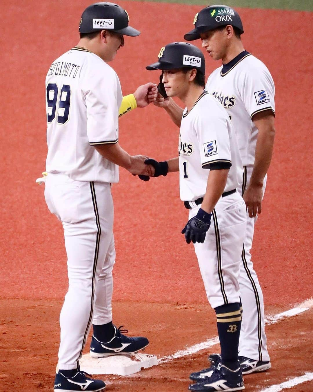 杉本裕太郎さんのインスタグラム写真 - (杉本裕太郎Instagram)「ファンの皆さん1年間応援ありがとうございました😊  足首ちょっとだけ様子おかしいので今日から入院で明日手術してもらいます🏥 しっかり治してまた来年頑張ります⚾️ オフシーズンまたどこかでお会いしましょう🤩  #腓骨筋腱脱臼 #手術 #ちょっとだけ怖い #大亮お見舞いと差し入れの本とケーキありがとう #すき」11月7日 21時44分 - 99tarosu345