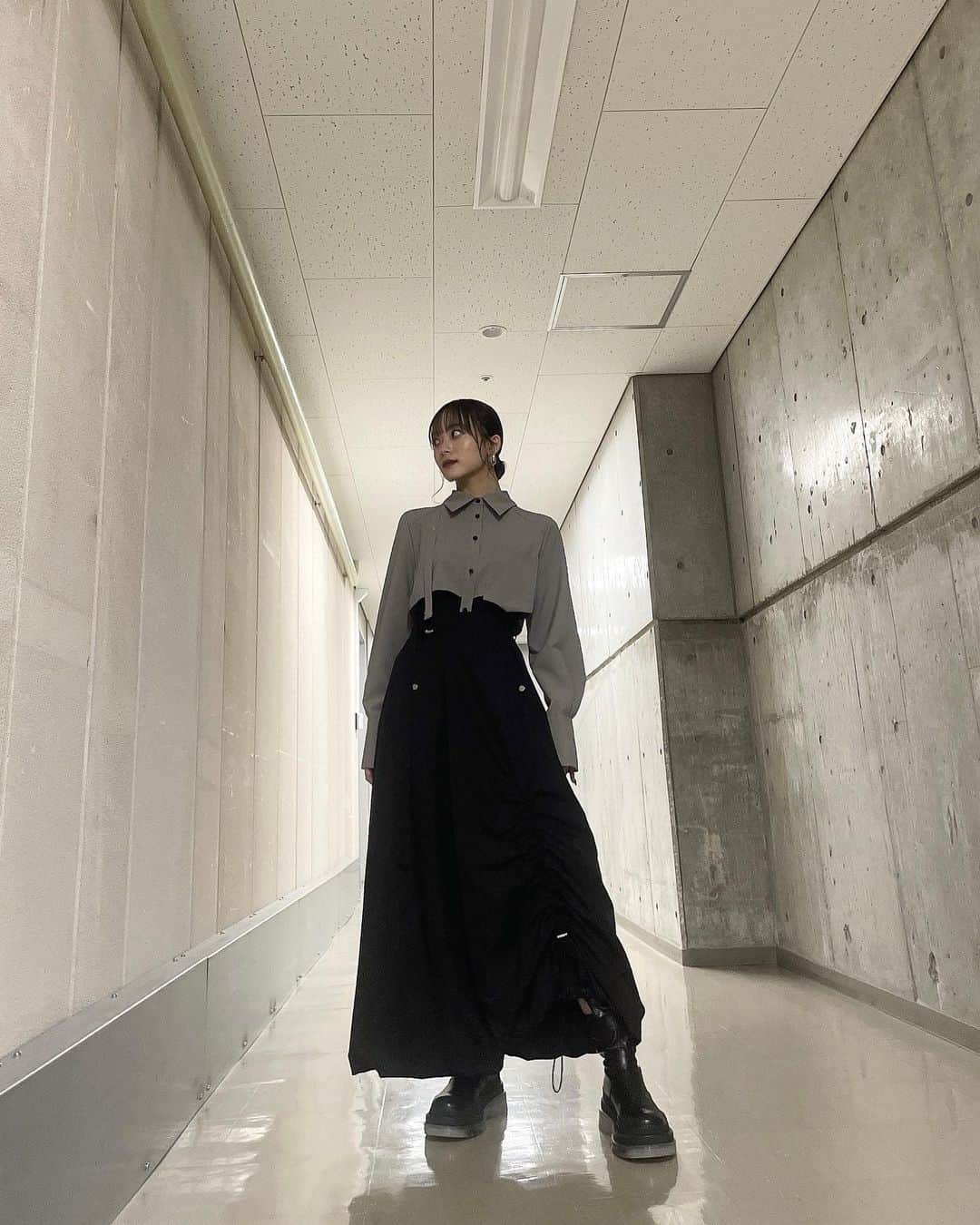 のインスタグラム：「⁡ 🩶: @united_tokyo スカートのデザインがとてもかわなワンピなのです。☺︎ キラチャレの日の衣装🤵🏼‍♀️ ⁡ #unitedtokyo #uiimode」