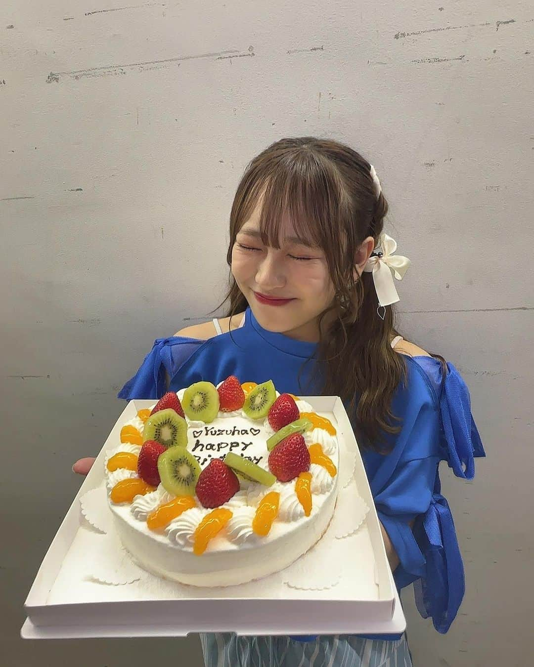 小田柚葉のインスタグラム：「. 本日、11/7で19歳になりました😊🎂  たくさんのお祝いメッセージありがとうございましたっ！！ 全部大切に読ませて頂きました😌  19歳はまだ"大人っぽい"が許される年齢。 20歳に向けて"大人だね"って言ってもらえる回数の方が多くなっていく年にしていきたいなって思っていますっ！  ラストティーンの小田柚葉も今後ともよろしくお願いします🫶🏻‪💞‬  #Girls2 #小田柚葉 #誕生日 #1107 #19歳」