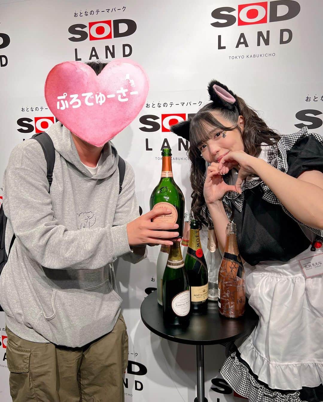 恋渕ももなさんのインスタグラム写真 - (恋渕ももなInstagram)「🎃🥂SODLANDプレミアム出勤🥂🎃  ~2023.10.31~ 🏢SODLAND3階  ♡  お礼遅くなって本当にすみません💦  会いに来てくれた皆様✨  楽しいハロウィンになりましたでしょうか‼️  ネコミミメイドさんでお出迎えしました🐈‍⬛🎀  過去一女の子が多く来てくれたり  香港・台湾・韓国・アメリカから来てくれたり  いつメンも初めましてさんもたくさん！  ほぼずっと満席ありがとうございました❣️  シャンパン7本も開けて頂きました😭🍾✨️  久しぶりにお酒飲んででろでろ  いつもより5割増くらいクソデカボイスでした。  もーーーー色々びっくり！！！  女の子がシャンパン開けてくれたりも多くて  はじめましてだけど駆けつけてくれたりとか  愛されて幸せだなって気持ちになったし  なんか国超えて仲良くなってる人たちもたりして笑  そういう所が恋渕のオタクの好きなところなんだよなぁ。。。  わたしハロウィン当日ってことでみんなに配るもの  たっくさん用意して行ったんですよ‼️‼️  正直余るとまで思ってたレベルで用意してたんです‼️  なのに全部なくなった上に足りなくなったりしちゃって🥺  もう本当に本当にありがとうございました🙇‍♀️💖  プロデューサーもきてくれてこの日空いた中で  いちばん高いシャンパン入れてくれました🍾  いわいだPいつもありがとうございます🥹💗  私はすごい楽しくてワイワイ盛りあがって  中学校レベルの英語で頑張ったり笑  会いに来てくれた皆様に感謝です！！  そして唯一の28.29.31ってイベント連勤ガール❣️  いつも本当にありがとうね🙏💖💖  女の子の新規さんで分からないことがあったら  この子に色々聞いてください笑  オタク同士で仲良くなってるの見ると  恋渕界隈あたたかいなって幸せになります。  もちろん1人で推し活頑張るぞ！も大歓迎！！  私のことを好きでいてくれる人が  幸せに推し活出来てたら私は幸せです！！  またこういう当別な日にプレミアム出勤あるときは  もっと私からの愛をこめたプレゼント用意します！  それでも足りなくなるくらいもっともっと  愛される存在になるので‼️絶対なるから‼️  応援よろしくお願いします💖💖💖  SODLANDのみなさまもご協力ありがとうございました。  また出勤させてくださーーーーい！！！  よろしくお願いします🥺💗  改めて‼️  10月31日ありがとうございました🎃💗💗💗  ♡  #恋渕ももな  #sodland #momonakoibuchi #ハロウィン  #シャンパン #ありがとう」11月7日 21時54分 - koibuchimomona