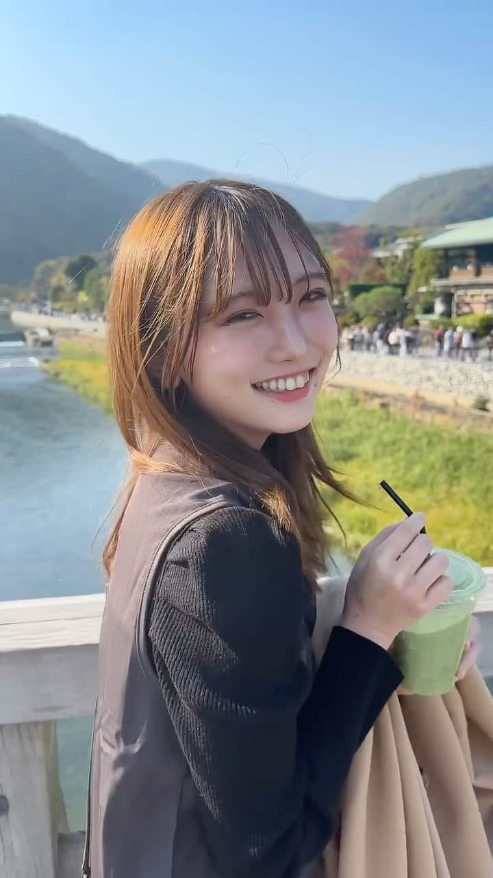 今井ゆうりのインスタグラム：「VLOG風なリール🫣♡  京都に1泊したとき、チェックアウト後に嵐山行ったんですよ〜 何回目やねんて感じやけどちゃんと観光した🍁」