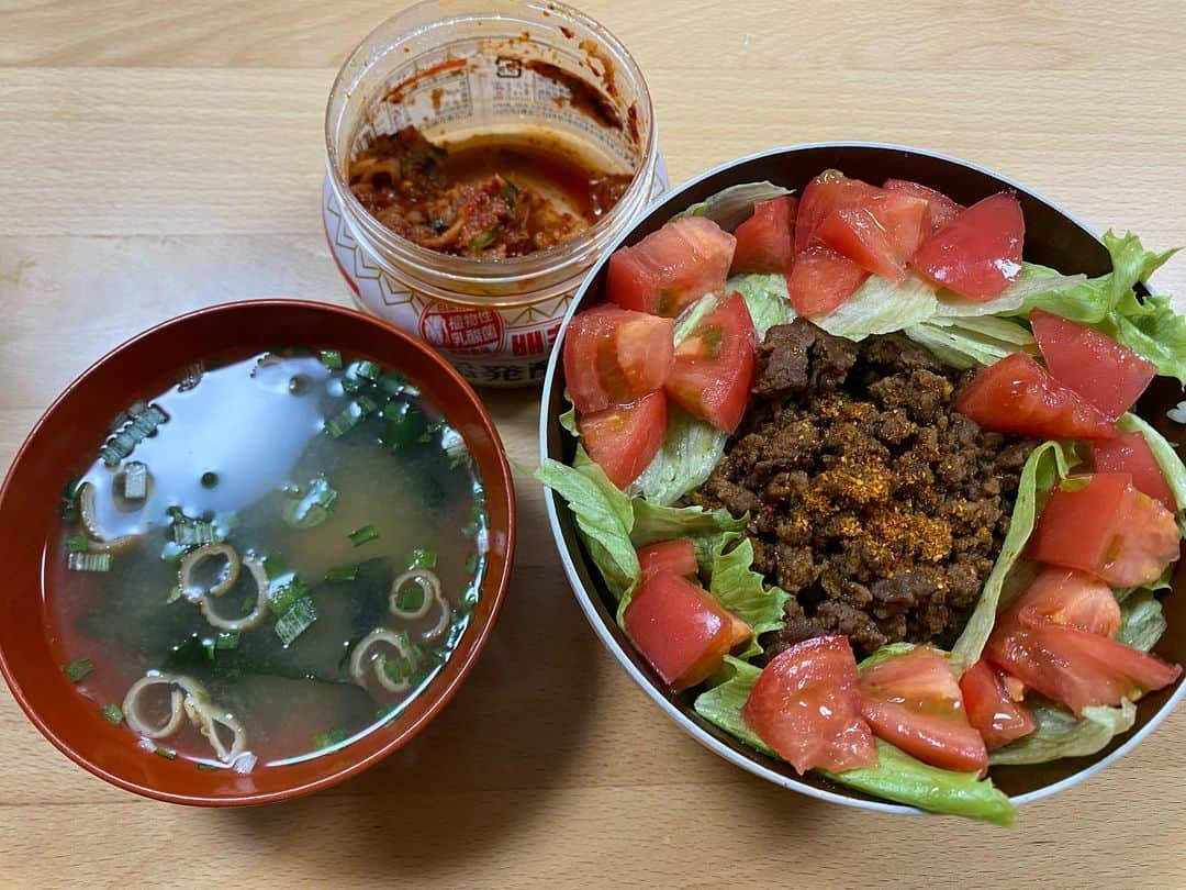 扇久保博正のインスタグラム：「今宵は 鹿挽肉タコライス キムチ 味噌汁」