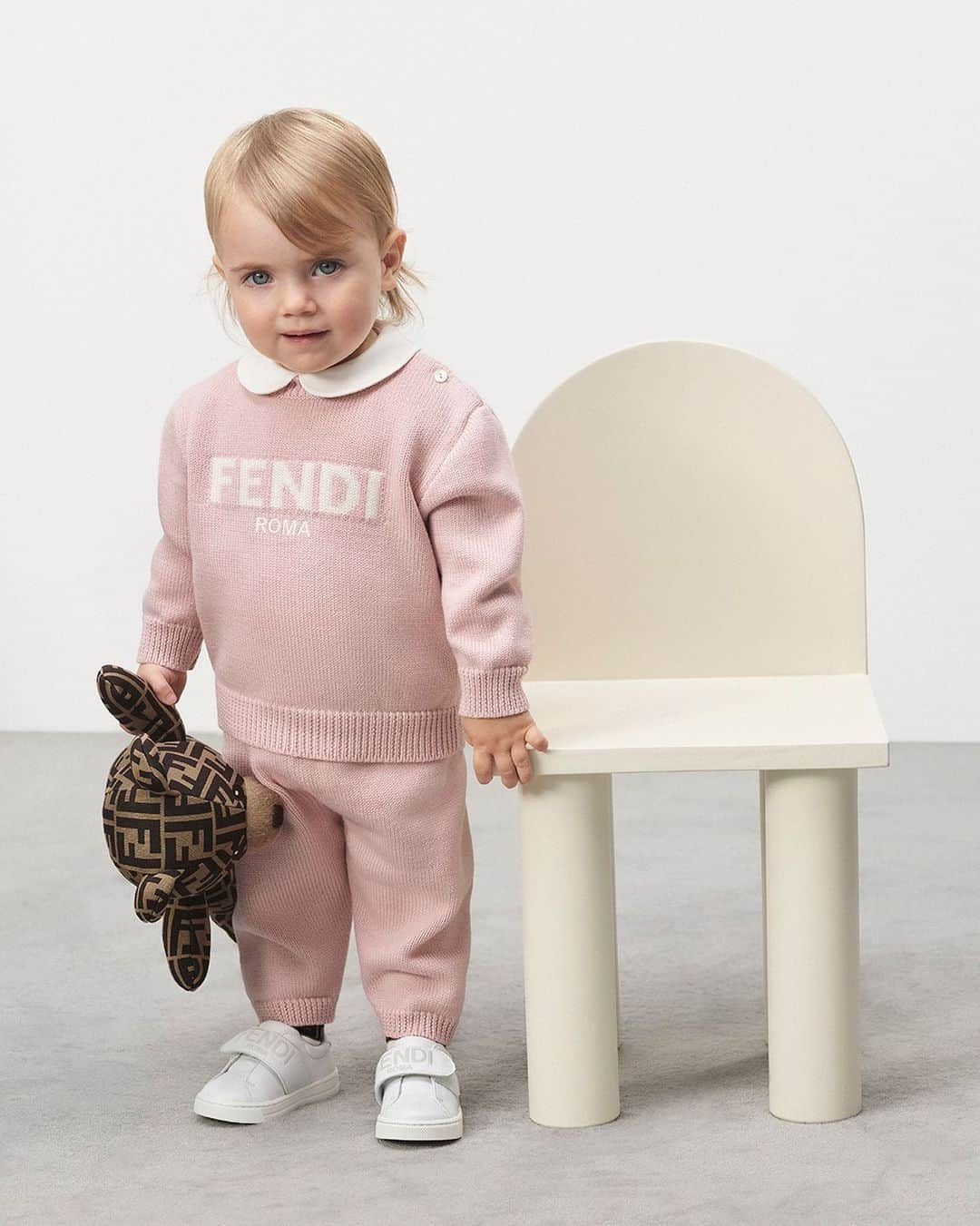 Fendiさんのインスタグラム写真 - (FendiInstagram)「Intarsia knits, just for #FendiKids.  A selection of timeless styles awaits you in boutiques and at Fendi.com.」11月7日 22時00分 - fendi