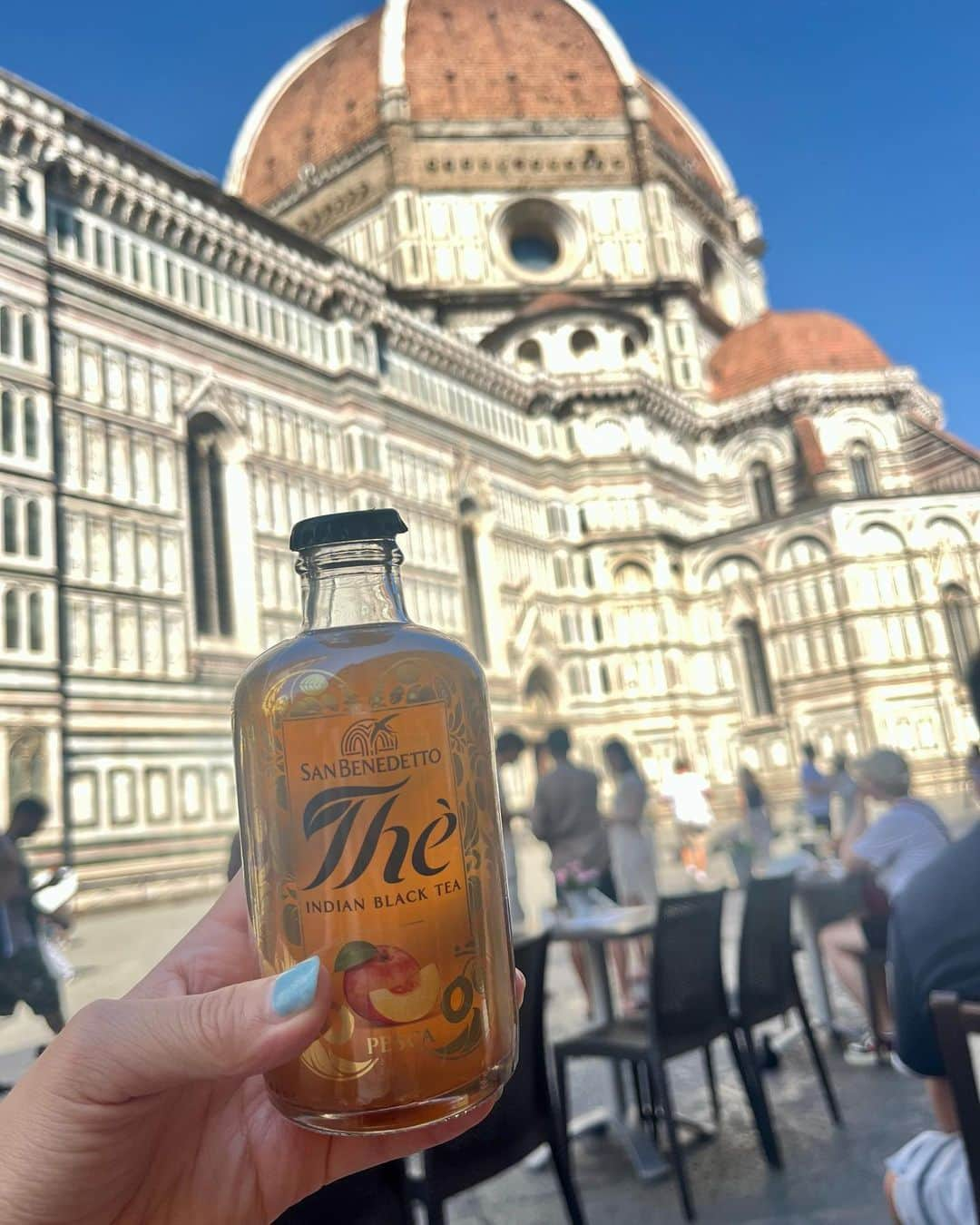 上田彩瑛さんのインスタグラム写真 - (上田彩瑛Instagram)「夏のItaly🇮🇹旅行  ローマの次はフィレンツェへ （移動はItaloという特急列車を使いました、これがとても快適だった…）  ドゥオーモの近くのカフェで食べたpizzaが分厚くて満足感ある美味しさだった😉  4枚目はヴェッキオ橋の様子 フィレンツェの街並みすごく好きだったなぁ  #italy #italytravel #firenze  #イタリア #イタリア旅行 #フィレンツェ」11月7日 22時02分 - sae__ueda__