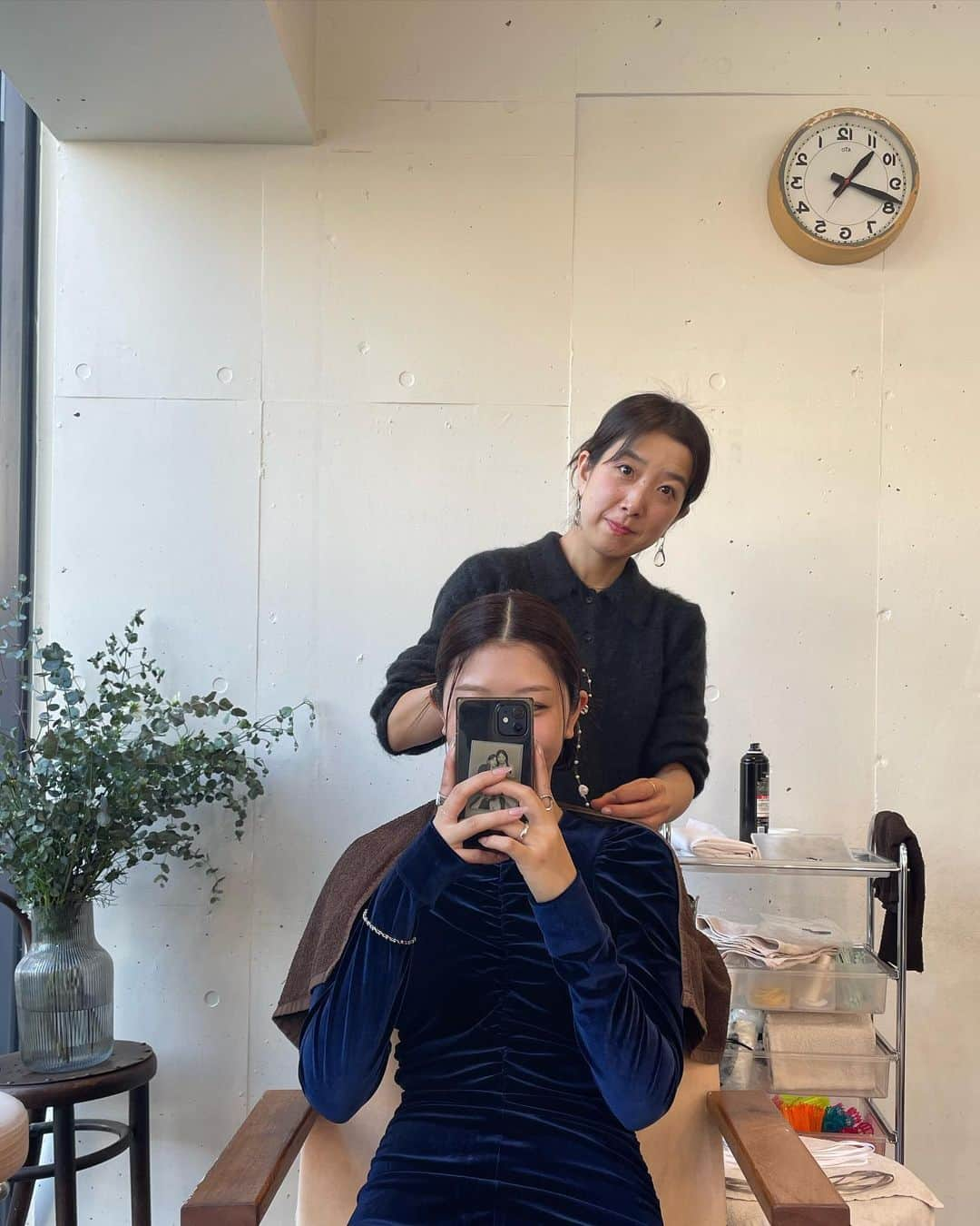 碓井玲菜さんのインスタグラム写真 - (碓井玲菜Instagram)「結婚式のお呼ばれヘアは @moumiii.03.30 さんにお願いするって決めていて、付けたいリボンを持って行ったらこんなに可愛くしてくれました🎀 いつもありがとうございます💙💙💙」11月7日 22時04分 - reina_usui