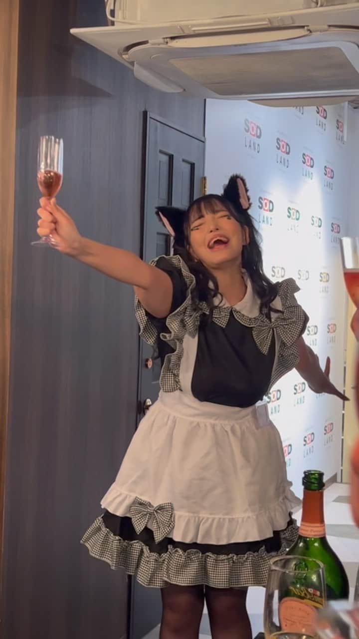 恋渕ももなのインスタグラム：「🥂SODLANDプレミアム出勤🥂  ありがとうございました🐈‍⬛🎀  最後の乾杯シーンをお届け🍾✨️✨️」
