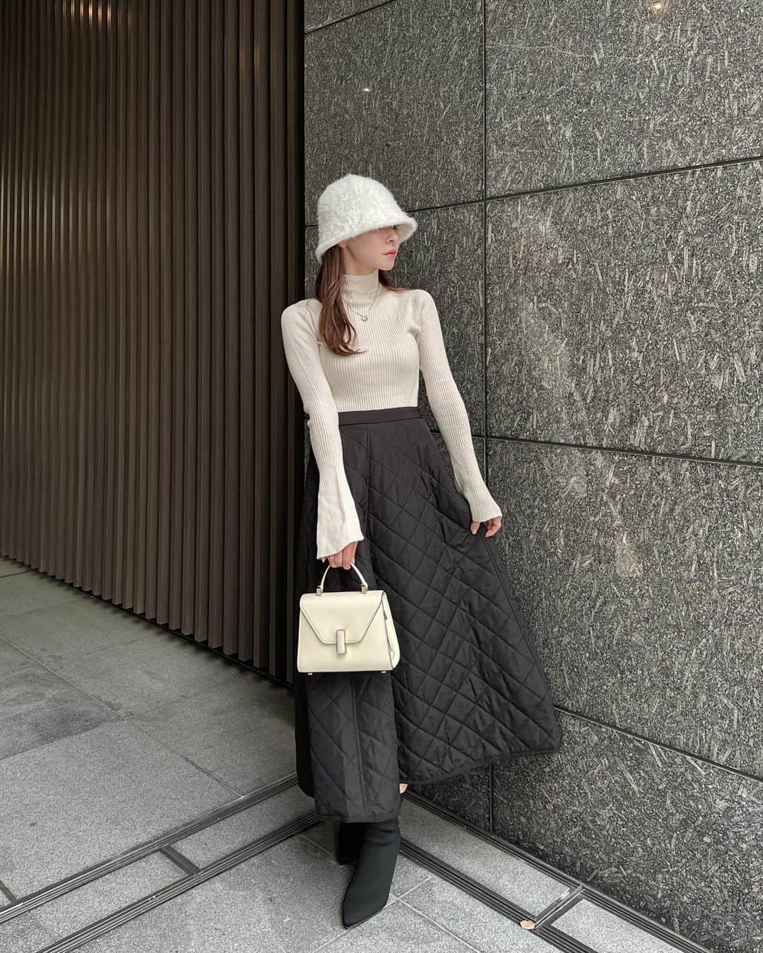 工藤はるかのインスタグラム：「最近.🍂  @nostalgia_jp のキルティングスカート 合わせやすくて暖かくてよい🐑🩶」