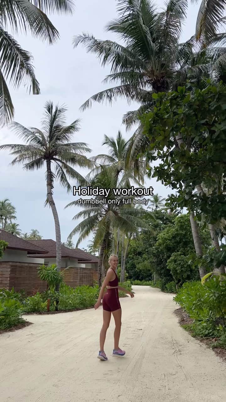 Zanna Van Dijkのインスタグラム：「30 minute hotel strength workout 🏋🏼‍♀️   SAVE this for your next trip! ✅  Give this full body session a go when you’re on an adventure and have access to dumbbells! It took us 30 minutes total and we felt amazing afterwards! 🥰  Circuit 1:  ➡️ 10 Goblet squats ➡️ 12 Incline presses  ➡️ 15 Butterfly sit ups   Circuit 2:  ➡️ 10 Reverse lunges (per side) ➡️ 12 Batwing rows  ➡️ 15 Russian twists   Circuit 3: ➡️ 10 Romanian deadlifts  ➡️ 12 Tricep dips  ➡️ 15 Plank hip dips   Go for three rounds of each circuit 🔥  📍 @avanimaldives 🇲🇻 (Ad press trip) #travelworkout #fullbodyworkout #hotelworkout」