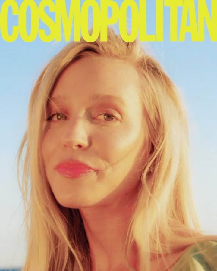 Cosmopolitanのインスタグラム：「In the two years since @alexandracooper broke records with a $60 million @spotify deal (!) for her podcast @callherdaddy, she’s bagged some of the most enviable celebrity interviews imaginable, hit number one on the Spotify podcast charts, cofounded a whole new media company, and carried a colossal fleet of die-hard fans along with her for the ride….And somehow, she’s just getting started. Read Alex’s real-as-f*ck cover story at the link in bio. ✨   Photographer: @amberasaly Interview: @jessica_giles Stylist: @cassieanderson212 Hair: @josephmaine Makeup: @jennakristina Manicure: @kimmiekyees Production: @photobombproduction Video: @abbeya, @dear__jennifer, @darrenkho, @shoyokoko」