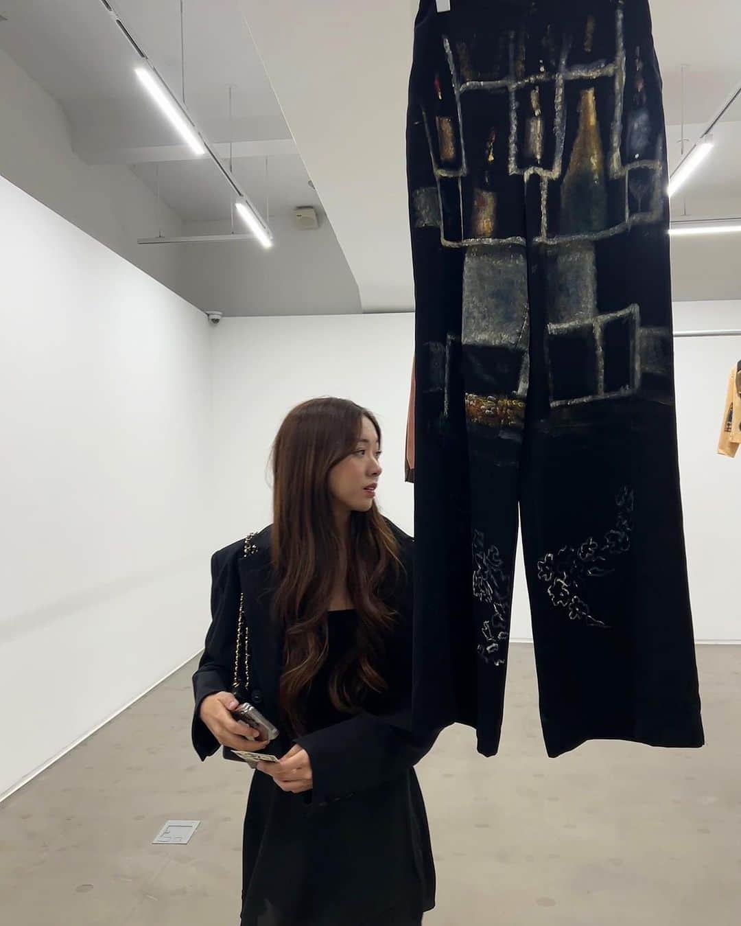 ティナ さんのインスタグラム写真 - (ティナ Instagram)「This exhibition made me want to paint on all my clothes 👩🏻‍🎨」11月7日 22時28分 - soobeanie_