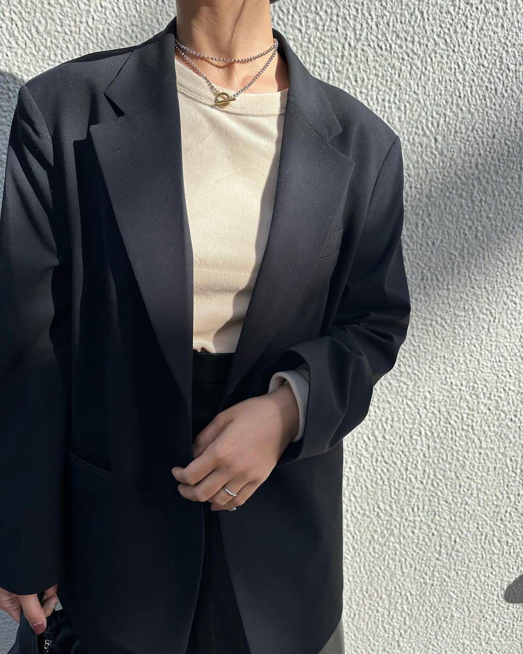 maichan1205のインスタグラム：「necklaceって娘が小さい時なかなかつけられなかったりしたけど 今では娘もおしゃれが好きでママのかわいいね。 と褒めてくれたり 楽しめるようになってきた♡  @demeter.jp  のball chain necklace 二重につけたり、シンプルにロングネックレスにしたり お洋服に合わせて楽しめて存在感があり すごくかわいくてお気に入り♡  pierceやbracelet他にもかわいいアイテムがたくさん🤍  #demeter #demeter_jp」