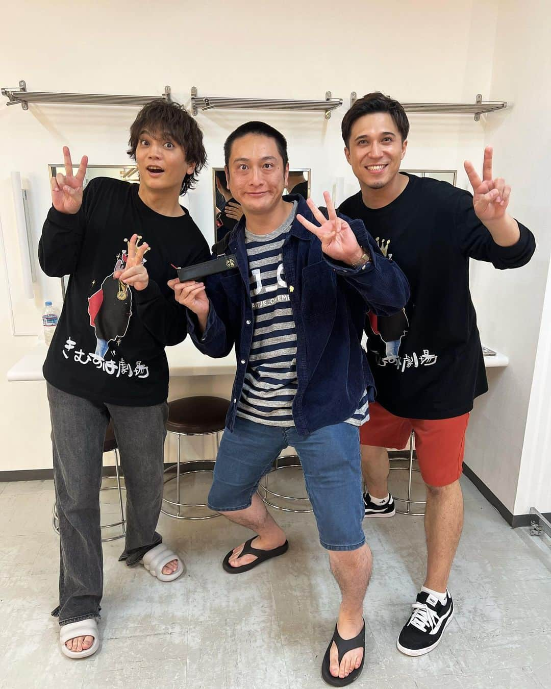 JP（ものまねタレント）のインスタグラム：「スバ兄と浅沼晋太郎さんの舞台みてきました圧巻！  仕事のご依頼はインスタのDMでお問合せください。  Twitterアカウント→　#jpmaesaka Twitterアカウントポケモン→#jp_pkmn YouTubeチャンネル→#モノマネモンスターJP 太郎 #オムニバース #トクメイ  #ものまね代行世代 #ワイドナショー #JPさん #浅沼晋太郎 #木村昴 #松本人志 #浜田雅功 #ダウンタウン #ものまね芸人 #松本人志ものまね #研音 #川島明ものまね #ラヴィット #滋賀芸人 #農業高校出身 #すべらない話 #IPPONグランプリ #ダウンタウンDX #どどどどっとJP #おはスタポケモン部 #ポケモン #しゃべくり007」