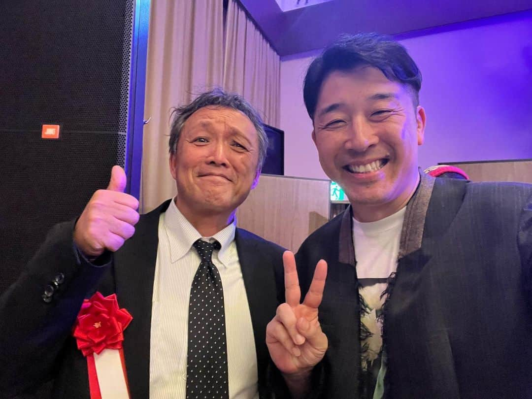 あべこうじさんのインスタグラム写真 - (あべこうじInstagram)「ㅤㅤㅤㅤㅤㅤㅤㅤㅤㅤㅤㅤㅤ 久々の浅古会‼️ 少しだけ顔が出せました しかも 絵本も売らせていただきましたwww 皆様 ありがとうございました😊 浅古会長 お誕生日おめでとう ございます‼️ ㅤㅤㅤㅤㅤㅤㅤㅤㅤㅤㅤㅤㅤ #浅古会 #あべこうじ #ハッピィ #感謝 #生誕祭 #絵本 #おしゃべりスズメ」11月7日 22時36分 - abe_happy