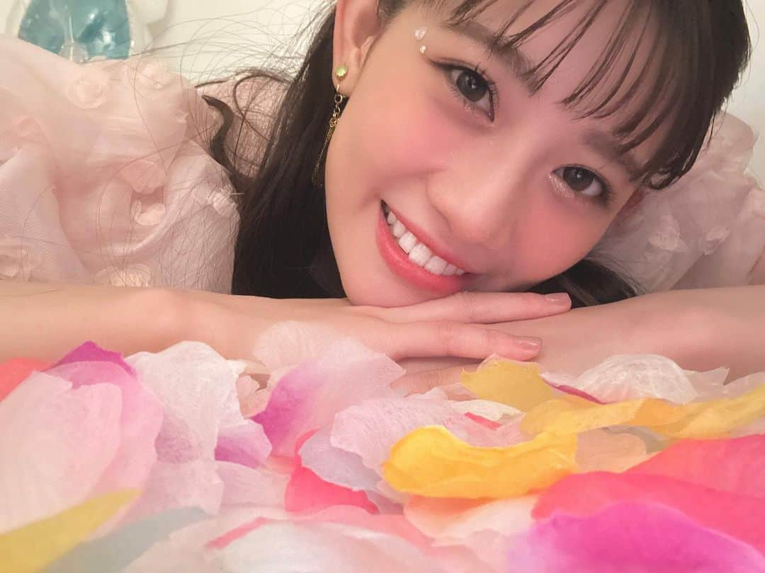 秋本帆華のインスタグラム：「. 今日も沢山笑った〜🤭 みんなはどんな1日だったかな💓？ 明日も沢山笑う予定♪」