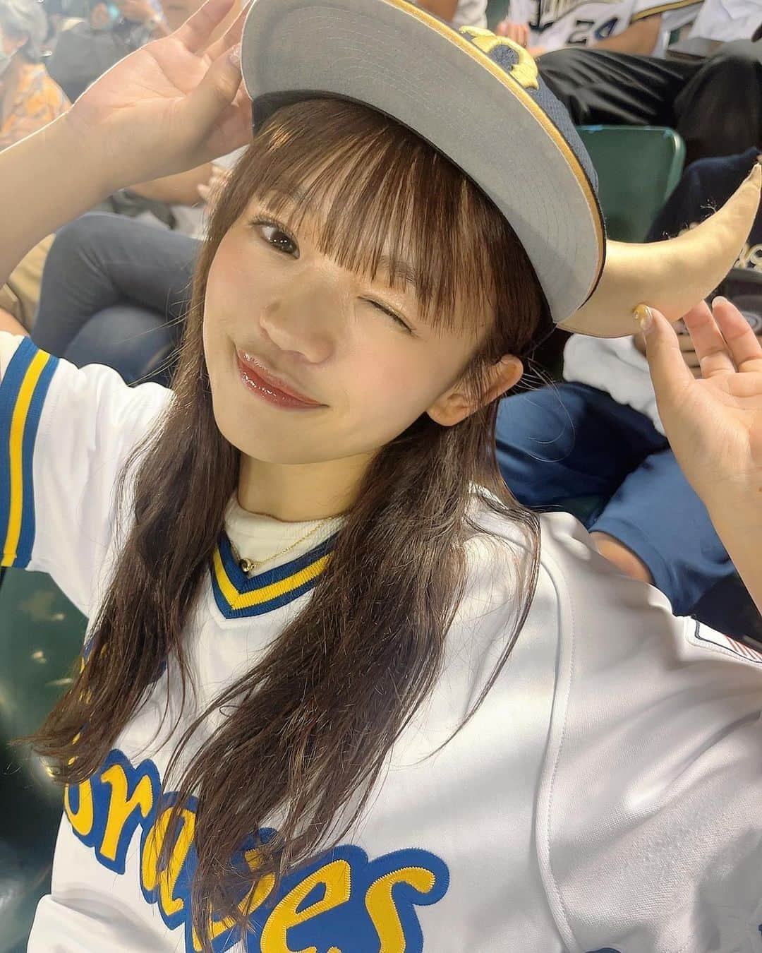 岡村茉奈のインスタグラム：「. 野球のお休みシーズンってなにしてたっけな☁️ 毎年この時期になると言ってる気がする（笑）  今日は久しぶりのオフでした🫶☺️ ここから本番まで駆け抜けます！！！  ______________________________________  ▷レインボータウンFM 𝐸𝑚𝑜𝑡𝑖𝑜𝑛𝑎𝑙𝐵𝑒𝑎𝑡 姫ラジ 1『オリックス勝手に応援ラジオ』 📻11/11日16:00〜  ▷劇団そとばこまち「贋作写楽」 🏯11月17日~19日 場所:KAAT神奈川芸術劇場 大スタジオ  ▷アイドル無双～オリ姫・岡村茉奈と 3連覇をお祝いしよう！スペシャル～ 🐮11/22(水)19:30から 場所:大阪・肥後橋アワーズルーム  ▷ZOOMお話し会 💻11月26日昼12:00〜夜21:00  _______________________________________  お待ちしてます(*^^*)🤍  #オリックスバファローズ #オリックス#バファローズ #プロ野球#野球#野球観戦 #orixbuffaloes#orix #baseball#bs2023 #camera #instgram#instagood #japanesegirl #japan #follow#followｍe」