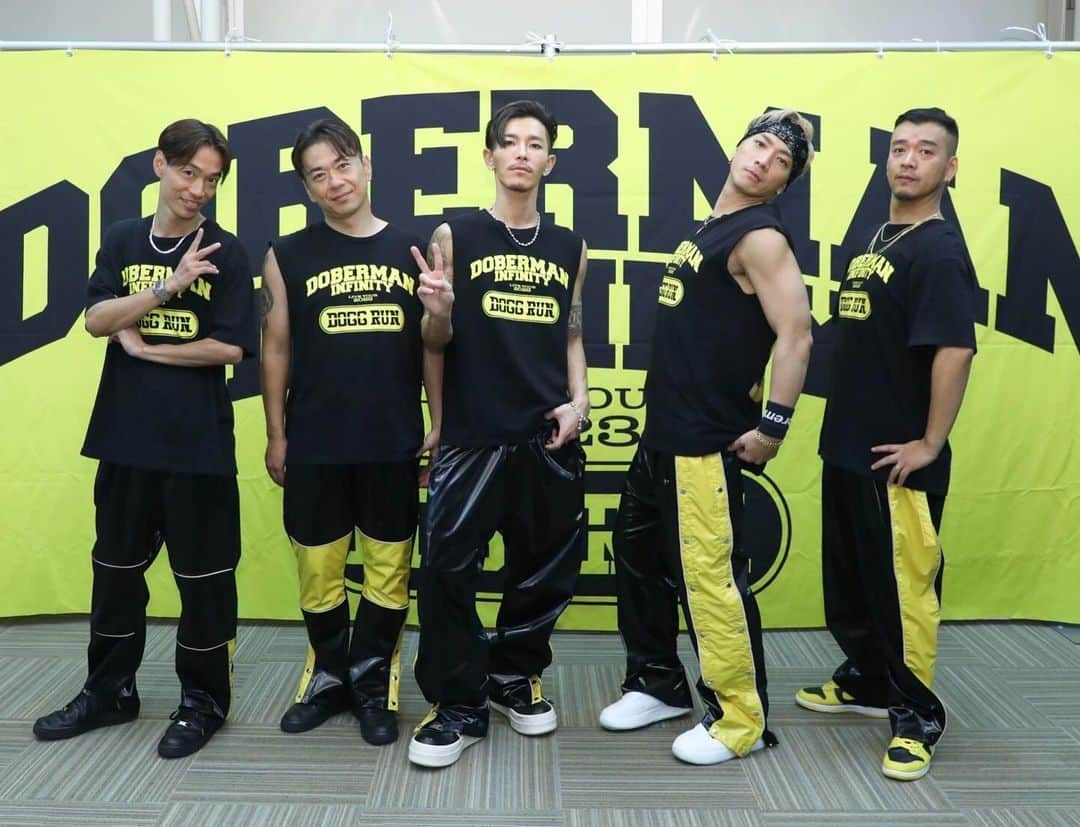 P-CHOのインスタグラム：「DOGG RUN2回目の大阪公演‼️ 今回も皆さんありがとうございました‼️ やはり関西大阪の雰囲気はお気付きます✨めちゃくちゃええです‼️ 楽し過ぎました‼️ そして、皆さんに発表できました✨ カウントダウンライブでまた大阪に帰ってこれますよ‼️最高過ぎます‼️ 年越しまためちゃくちゃぶち上がりましょう✨ 皆さん、今日は本当にありがとうございました(^-^) また大晦日に(^-^)」