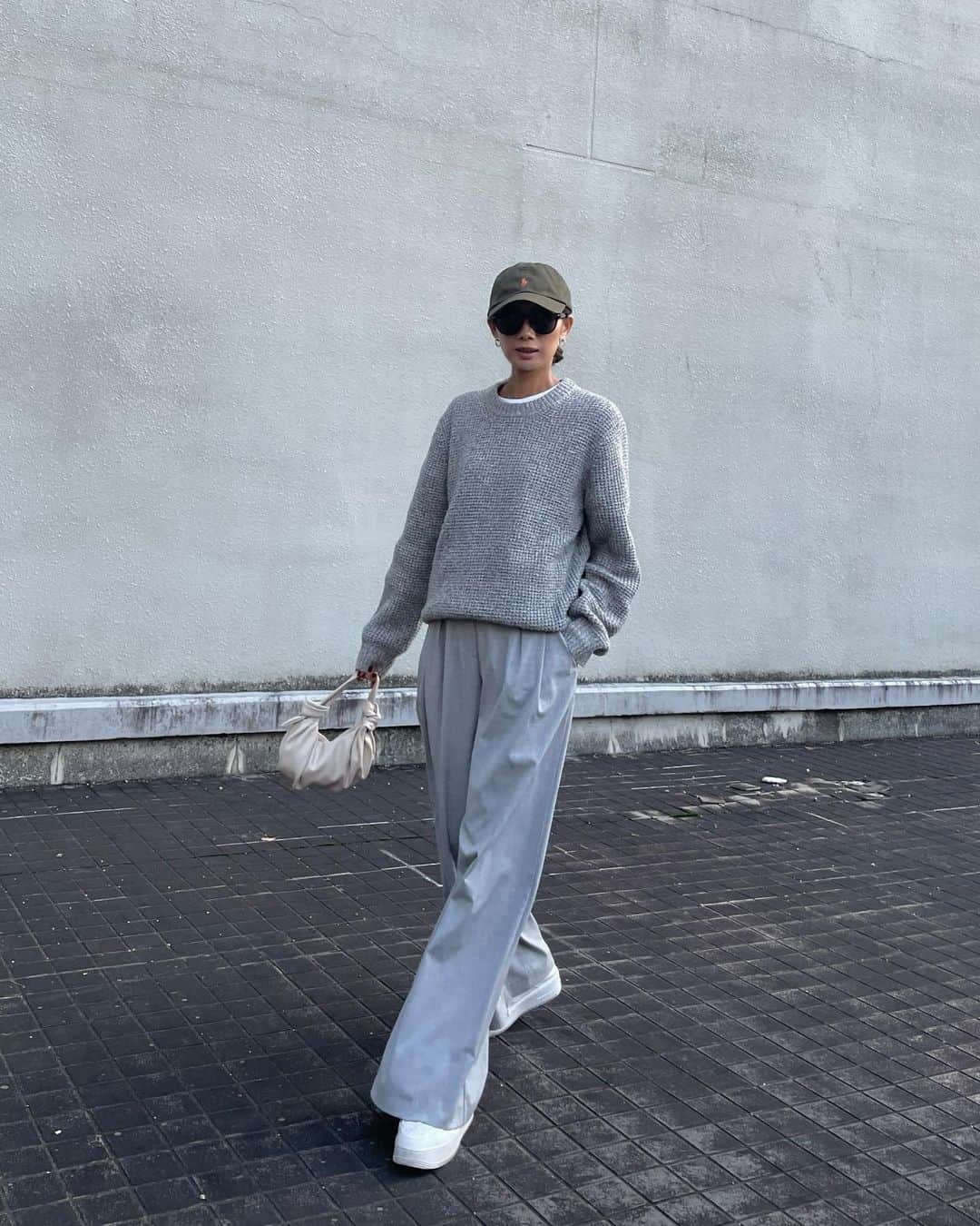 mamany704さんのインスタグラム写真 - (mamany704Instagram)「* * Gray×Gray🦭🩶 * * #fashion#coordinate#ootd#outfits#outfitoftheday#outfit#gray#grayongray#allgray#knit#sneakers#nike#airforce1#airforce1sagelow#widepants#polo#ralphlauren#poloralphlauren#cap#ファッション#コーディネート#グレーコーデ#グレーonグレー#大人カジュアル#ワイドパンツ#キャップコーデ#ラルフローレン#スニーカーコーデ#ワントーンコーデ」11月7日 22時44分 - mamany704