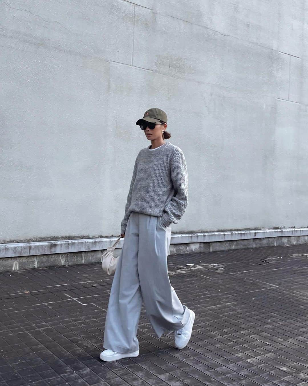 mamany704さんのインスタグラム写真 - (mamany704Instagram)「* * Gray×Gray🦭🩶 * * #fashion#coordinate#ootd#outfits#outfitoftheday#outfit#gray#grayongray#allgray#knit#sneakers#nike#airforce1#airforce1sagelow#widepants#polo#ralphlauren#poloralphlauren#cap#ファッション#コーディネート#グレーコーデ#グレーonグレー#大人カジュアル#ワイドパンツ#キャップコーデ#ラルフローレン#スニーカーコーデ#ワントーンコーデ」11月7日 22時44分 - mamany704