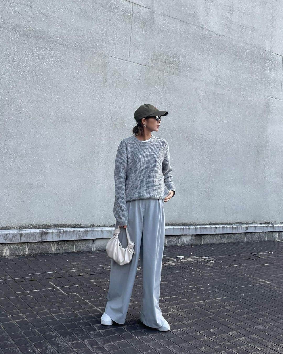 mamany704さんのインスタグラム写真 - (mamany704Instagram)「* * Gray×Gray🦭🩶 * * #fashion#coordinate#ootd#outfits#outfitoftheday#outfit#gray#grayongray#allgray#knit#sneakers#nike#airforce1#airforce1sagelow#widepants#polo#ralphlauren#poloralphlauren#cap#ファッション#コーディネート#グレーコーデ#グレーonグレー#大人カジュアル#ワイドパンツ#キャップコーデ#ラルフローレン#スニーカーコーデ#ワントーンコーデ」11月7日 22時44分 - mamany704