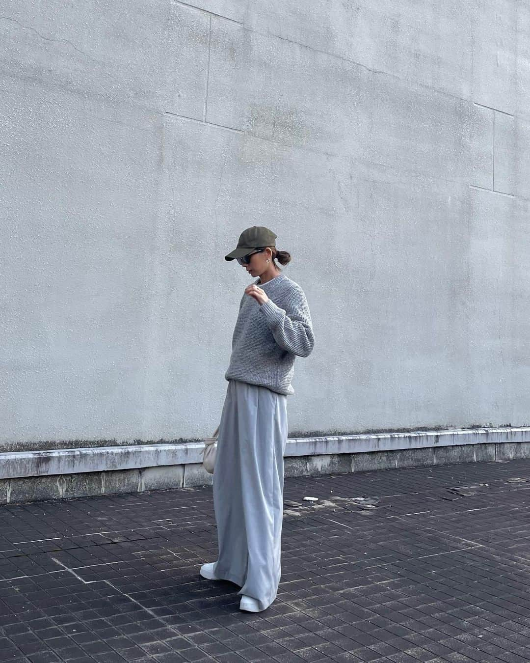 mamany704さんのインスタグラム写真 - (mamany704Instagram)「* * Gray×Gray🦭🩶 * * #fashion#coordinate#ootd#outfits#outfitoftheday#outfit#gray#grayongray#allgray#knit#sneakers#nike#airforce1#airforce1sagelow#widepants#polo#ralphlauren#poloralphlauren#cap#ファッション#コーディネート#グレーコーデ#グレーonグレー#大人カジュアル#ワイドパンツ#キャップコーデ#ラルフローレン#スニーカーコーデ#ワントーンコーデ」11月7日 22時44分 - mamany704