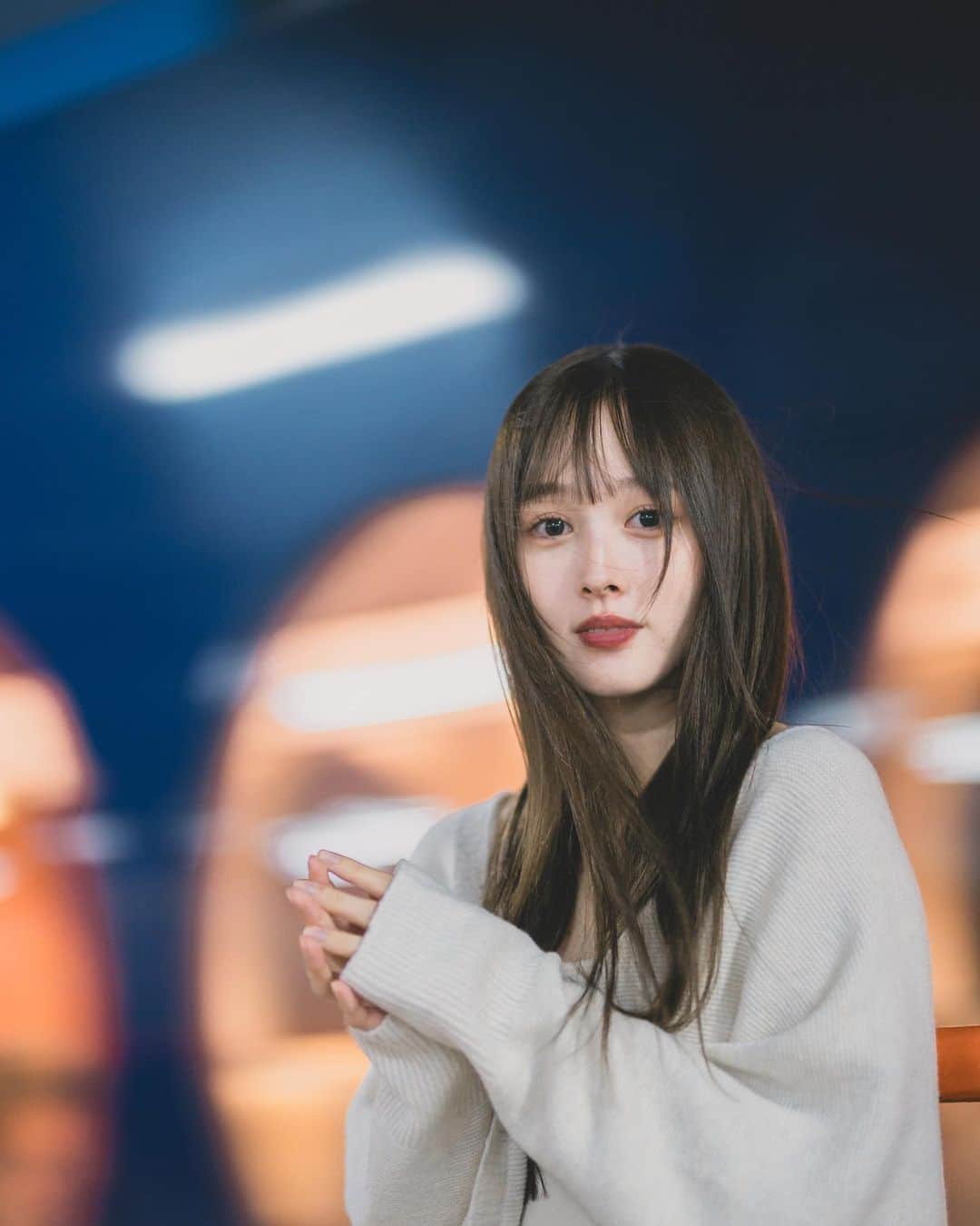 鹿の間のインスタグラム：「電車きてびっくりしか  あ！このメイクは最近リールに載せた毎日メイクと同じ🦌」