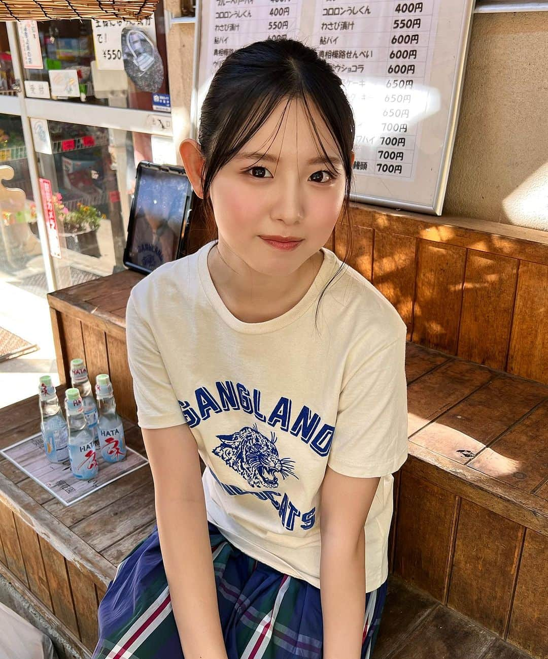 大瀧沙羅さんのインスタグラム写真 - (大瀧沙羅Instagram)「『衝撃のベビーフェイス』こと、 さら です👶🫧　@sara_1206insta  皆さんーーー！  別冊ヤングチャンピオンはゲットしてくれたー？  してくれたよね！！😆 してない人は急いでね〜！！  いつもの如くこういう雑誌系はすぐ無くなっていっちゃうから見れなくなっちゃうよー！  もう雑誌購入して下さってる方、ありがとう🥹  本当に嬉しいです😭😭✨  いつも応援してくださる方、初めて見たよって方、皆さんと出会えた事に感謝しています！！  こうやって約半年間、全力で駆け抜けて来ましたが、毎回、思うのは、私 大瀧沙羅を知って応援頂く皆さんがいてくれて本当に良かった！！という事です。  正直、どこにでもいる18歳だし、毎回優しい言葉をかけてくれる皆さんがいますが、芸能スタートしてから不安ばかりです。  でも、それでも頑張ろう！やるぞ！売れたい！って思うのは、皆さんの声援があってこそです🥺  売れてるって言うのにはまだまだ程遠い私ですが、これからも一生懸命に活動していきますので、どうぞよろしく願い致します🫶  あと、気付いちゃったんですが、デジタル写真集の発売は12月1日でした、、笑  先走ってしまった！！ 沢山探してくれた方申し訳ないです🥲  でも、新しい楽しみが12月1日にもできたって事で、沙羅ファンの皆さんは嬉しいよね？😻😻笑笑  反省はしてます。 ごめんなさい👶  これからも沢山進化し続けられるように頑張ります🤩🤩  写真の題名は、一言！ 【朝ドラ】笑笑  📢お知らせ📢  ●第3回さらごはんの会  今週が開催になりますので、早めにご予約お願い致します。 今週号の雑誌へのサインも出来ます。  日時:11月11日(土)13:00〜 場所:都内 ご応募いただいた方に詳細お送り致します。  ●ファンクラブ ハイライト、Twitterから確認ください 私の自由な姿が見られます🥰  ↓他の投稿はこちら↓ @sara_1206insta  #大瀧沙羅　#衝撃のベビーフェイス #ベビーフェイス #ヤングチャンピオン #グラビア #雑誌発売 #別冊ヤングチャンピオン　#私史上最高 #写真集　#発売中 #朝ドラ出たい #さらごはん　#みんな見てね」11月7日 22時47分 - sara_1206insta