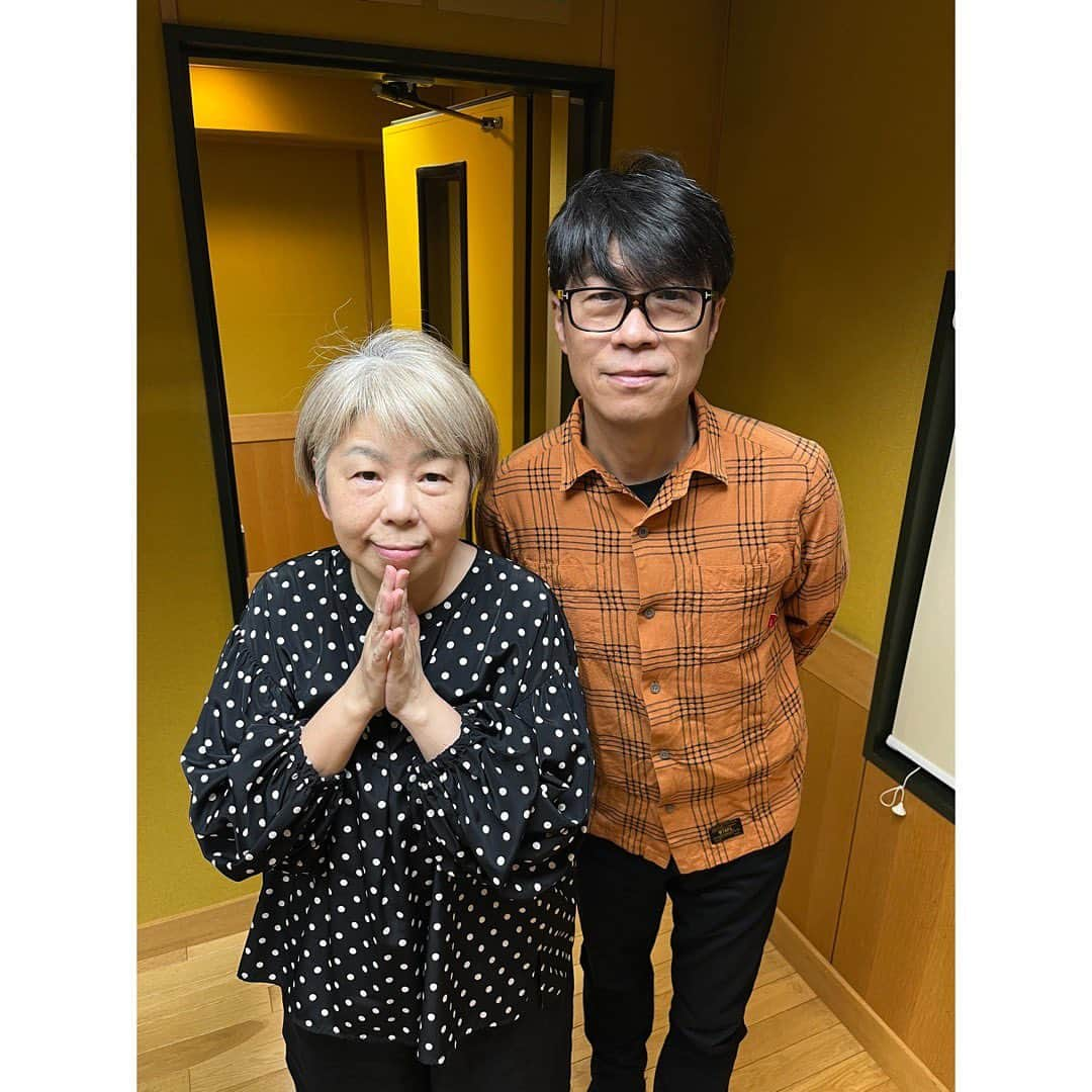 森田恭子のインスタグラム：「.  11月7日 🎷藤井尚之さんを迎えて🎷  M１　花／藤井風 《藤井尚之『Coin a Phrase』特集》 M２　NANA／藤井尚之 M３　Lonely Soldier／藤井尚之 M４　キスの嵐／藤井尚之 M５　NEXT GENERATION／藤井尚之 《Ending》 M６　夜空ノムコウ／SMAP　 M７　夜空の星くず／真島昌利  なんと番組ゲストは初！の藤井尚之さん。やっと来てくれましたね❣️  セルフカバーアルバム『Coin a Phrase』はカッコよさと親しみやすさが同居する、素敵な作品です。  サックスはもちろんのこと、尚ちゃんの歌がまたいいの。うまく聴かせようではなく、すごく楽しそうに、時にただただひたむきに歌ってるから、なんつうの、なんか信用できる感じがします。  インタビューも新鮮で楽しくて、アッという間でした。尚ちゃん初対面の番組ディレクター氏によると「噂にたがわぬナイスガイ」だったそう。また来てね😊  あ、番組で言うの忘れちゃったけど、ただいま絶賛ご予約受付中の『ラッキーラクーン50』には、藤井兄弟のロングインタビューが掲載されますので、そちらもぜひチェックしてください〜！  次回はNHKの朝ドラ『ブギウギ』にちなんで、１時間まるっと《ブギウギ特集》をお送りします。お楽しみに♪  #今夜もありがとう #おとといラジオ #fmcocolo765 #毎週火曜夜9時 #radikoタイムフリー #藤井尚之 #デビュー40周年 #coinaphrase #やっぱりNANAが好き #ラッキーラクーン50 #ご予約はプロフィールのURLにて #また来週 . .」